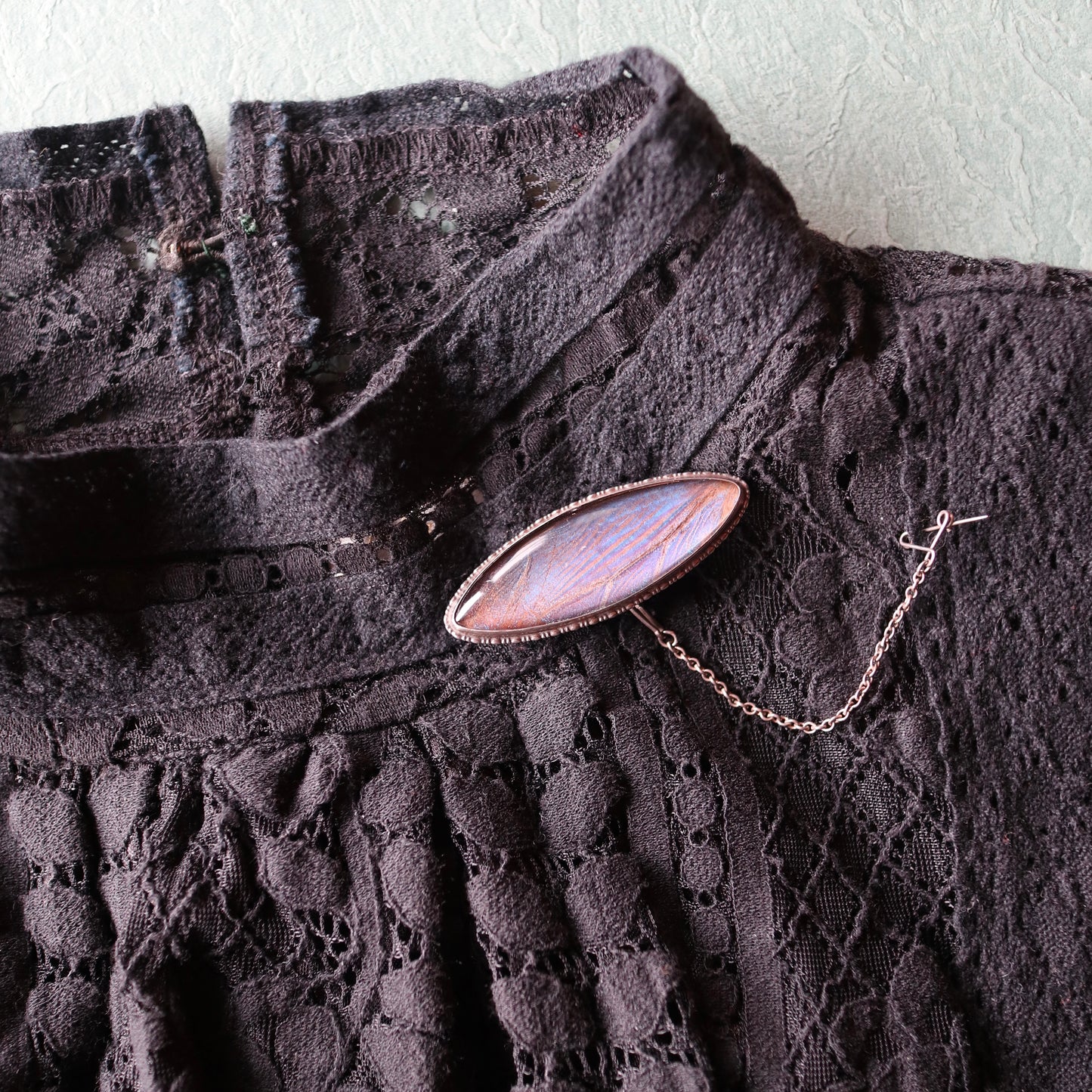 バタフライウィング アイシェイプブローチ ②