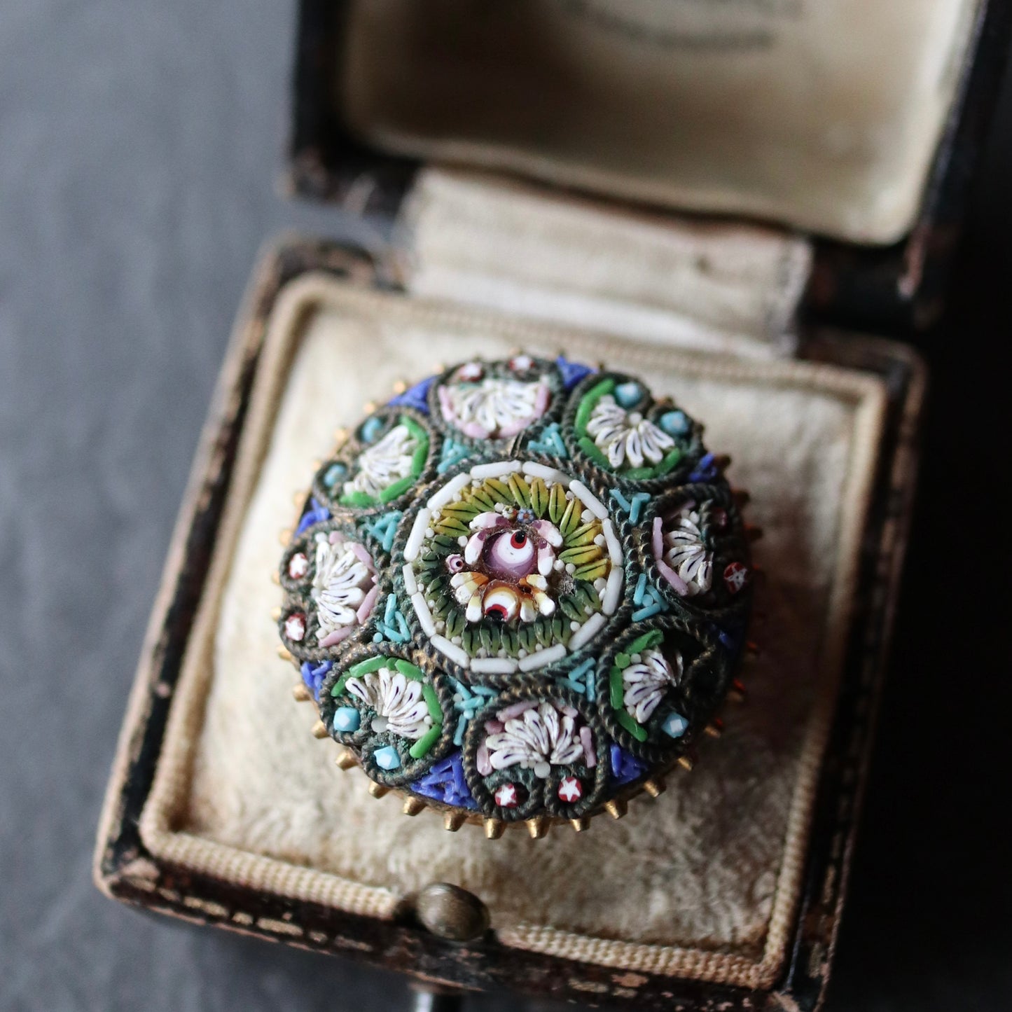 マイクロモザイク ラウンドブローチ①