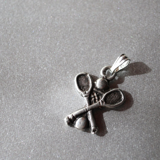 テニスラケット＆ボール ヴィンテージシルバーチャーム