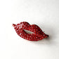 レッドカラーグラス リップブローチ