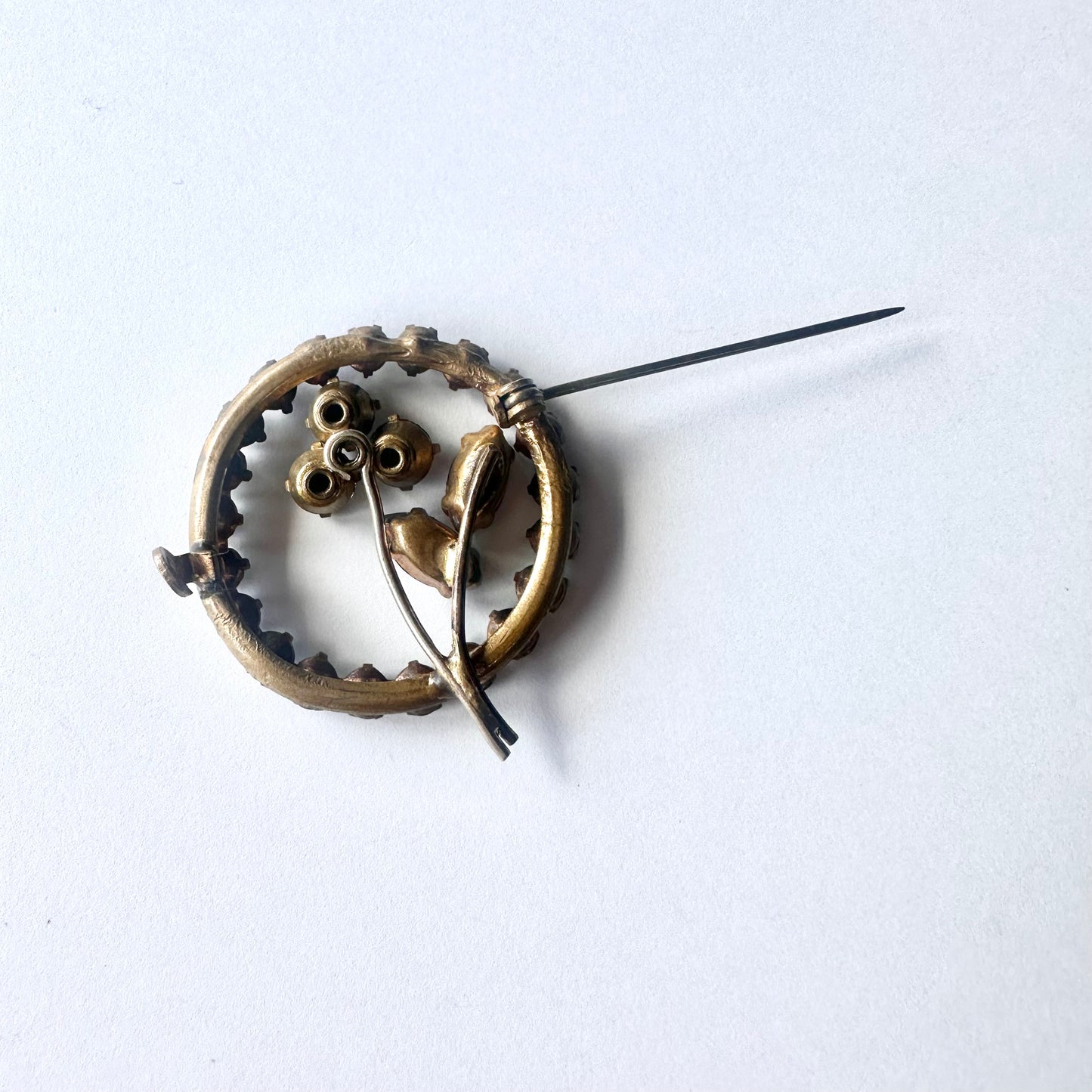 アイリスグラス サークルブローチ