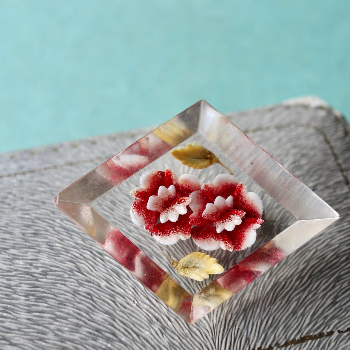 ルーサイト ローズ ヴィンテージブローチ