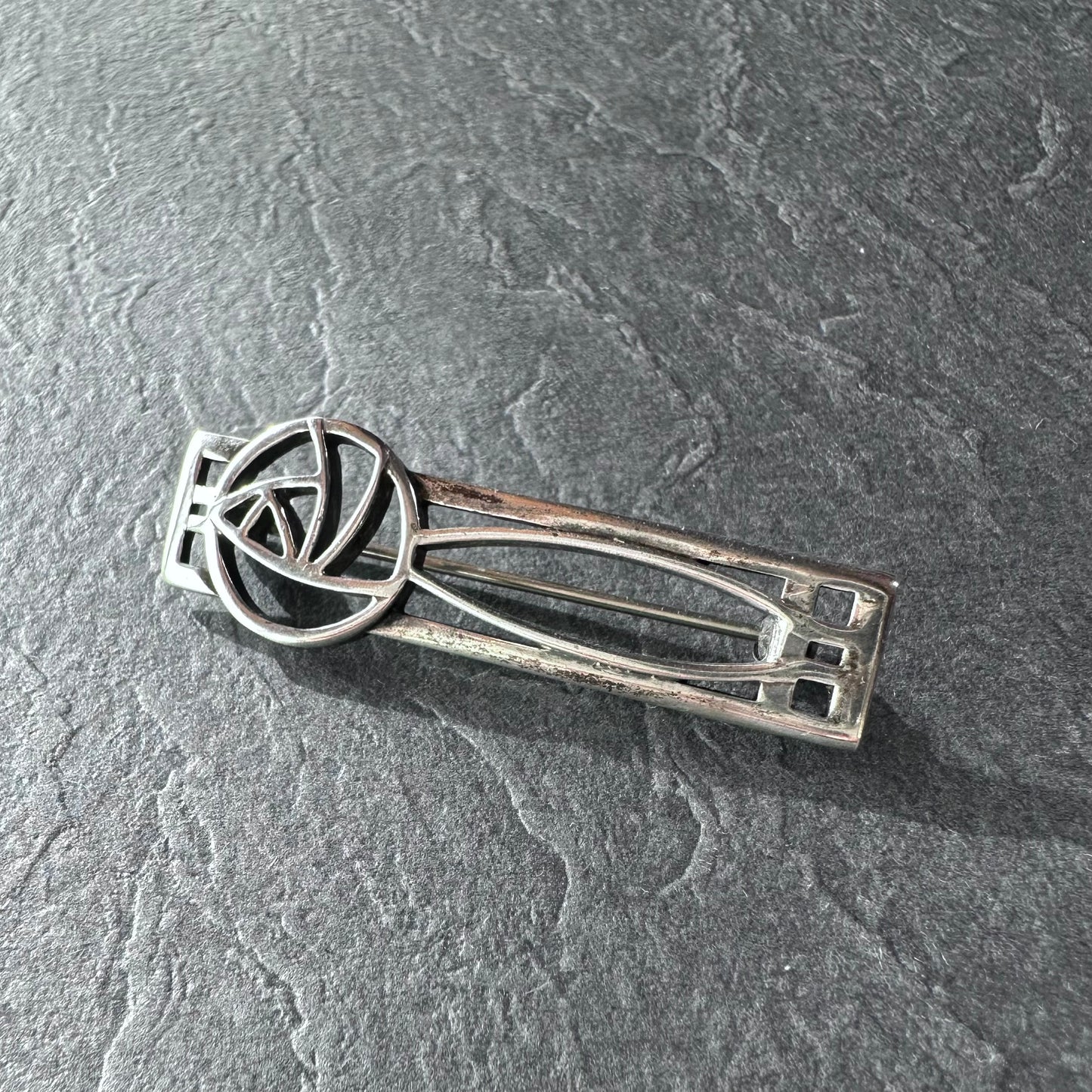 マッキントッシュスタイル ローズモチーフ ブローチ