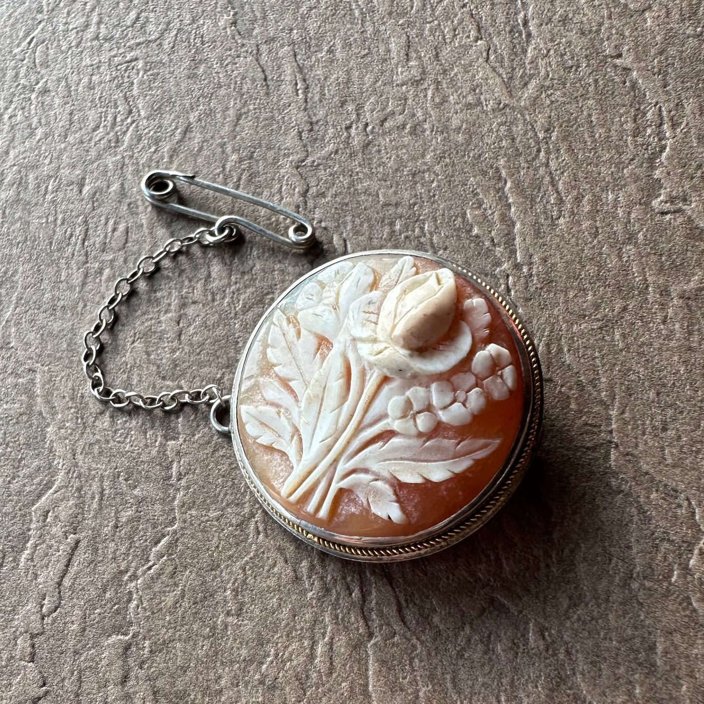 シェルカメオ ラウンド フラワーモチーフブローチ＆ペンダントトップ