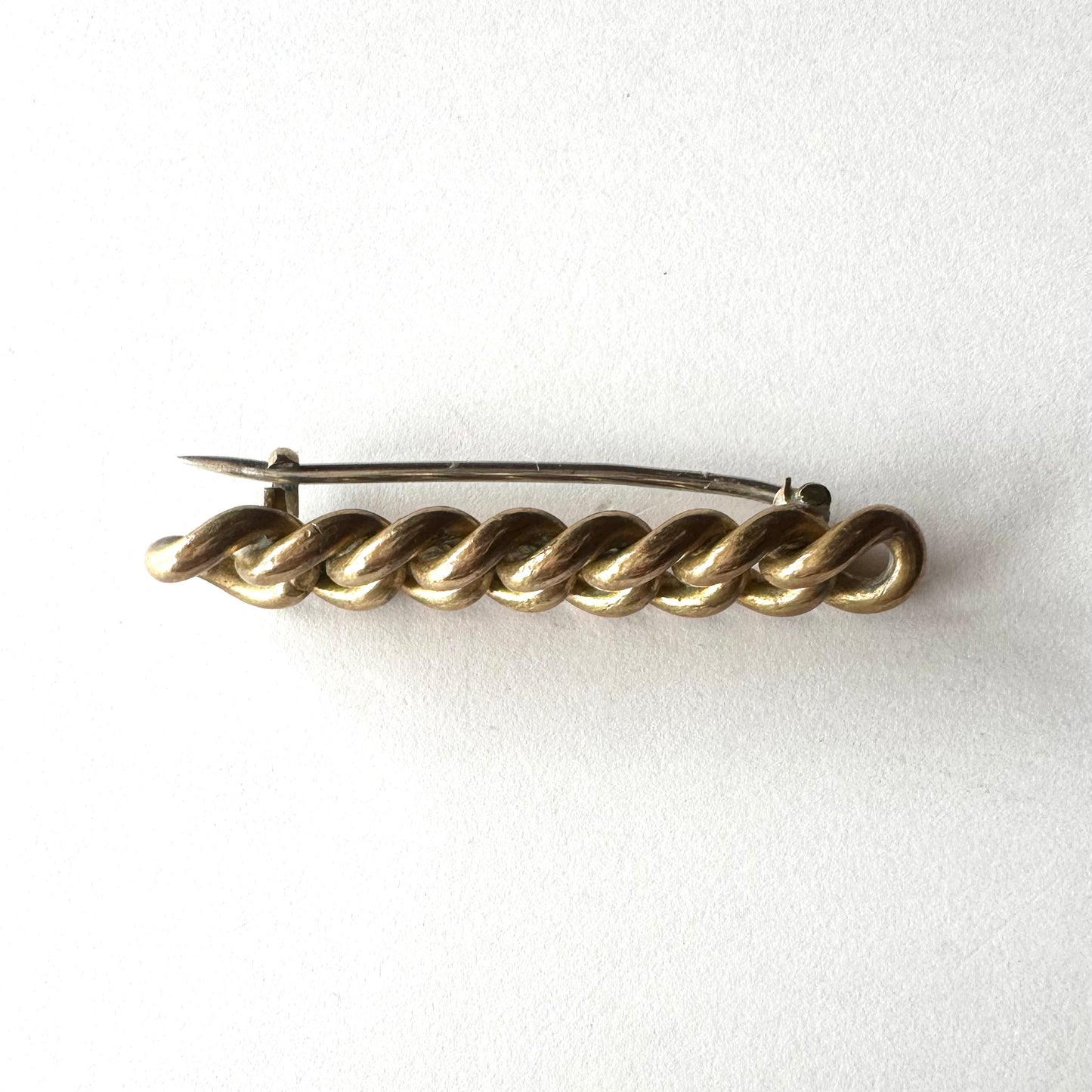 サフラジェット チェーンブローチ