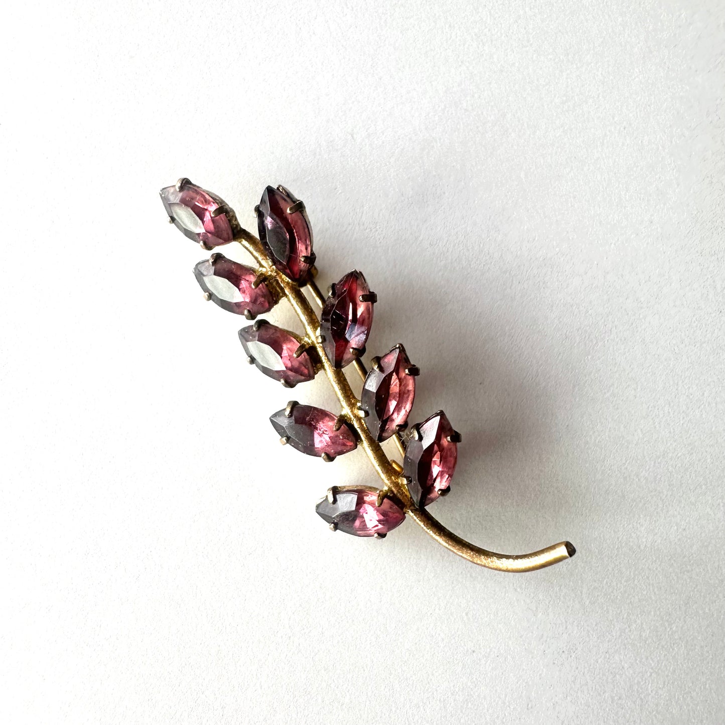 アメジストカラーグラス リーフ ブローチ