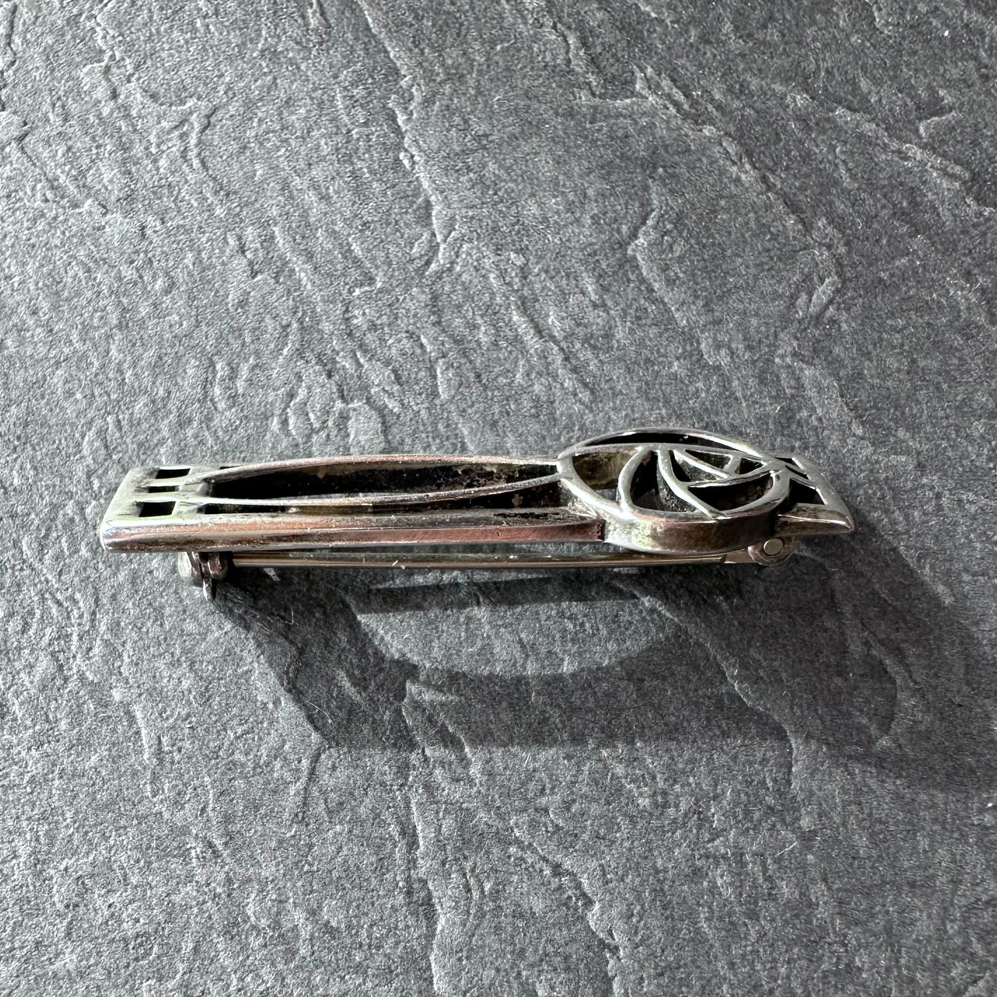 マッキントッシュスタイル ローズモチーフ ブローチ