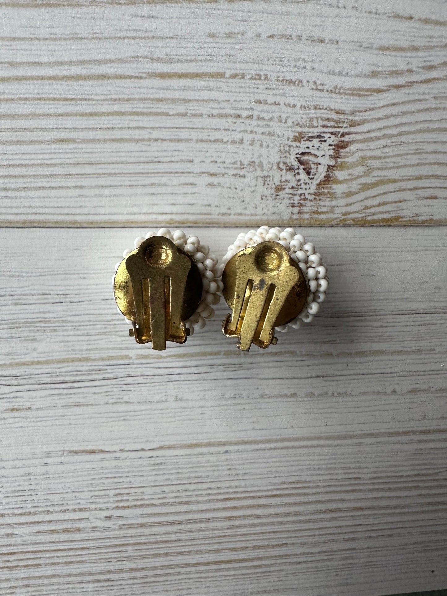 ヴィンテージビーズ ドーム ホワイトイヤリング