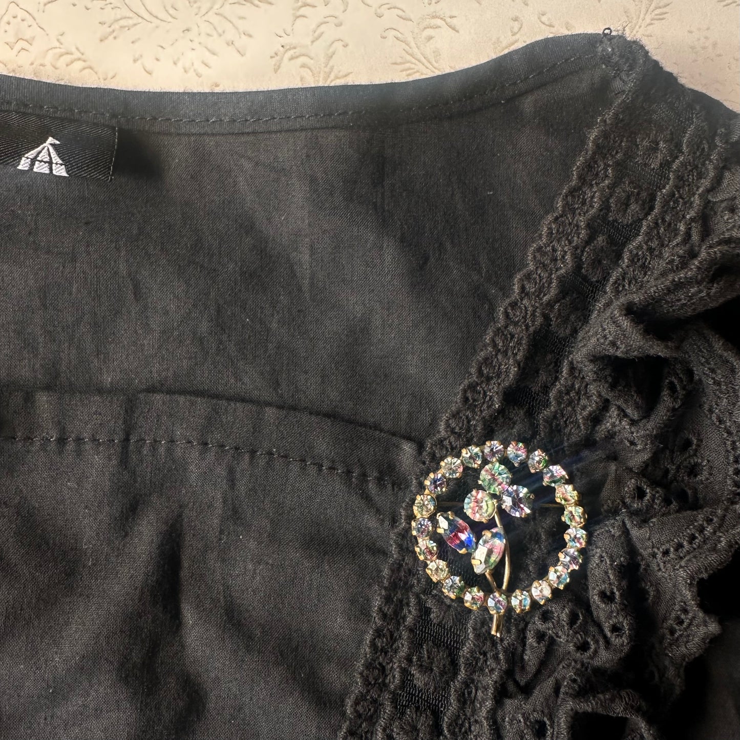 アイリスグラス サークルブローチ