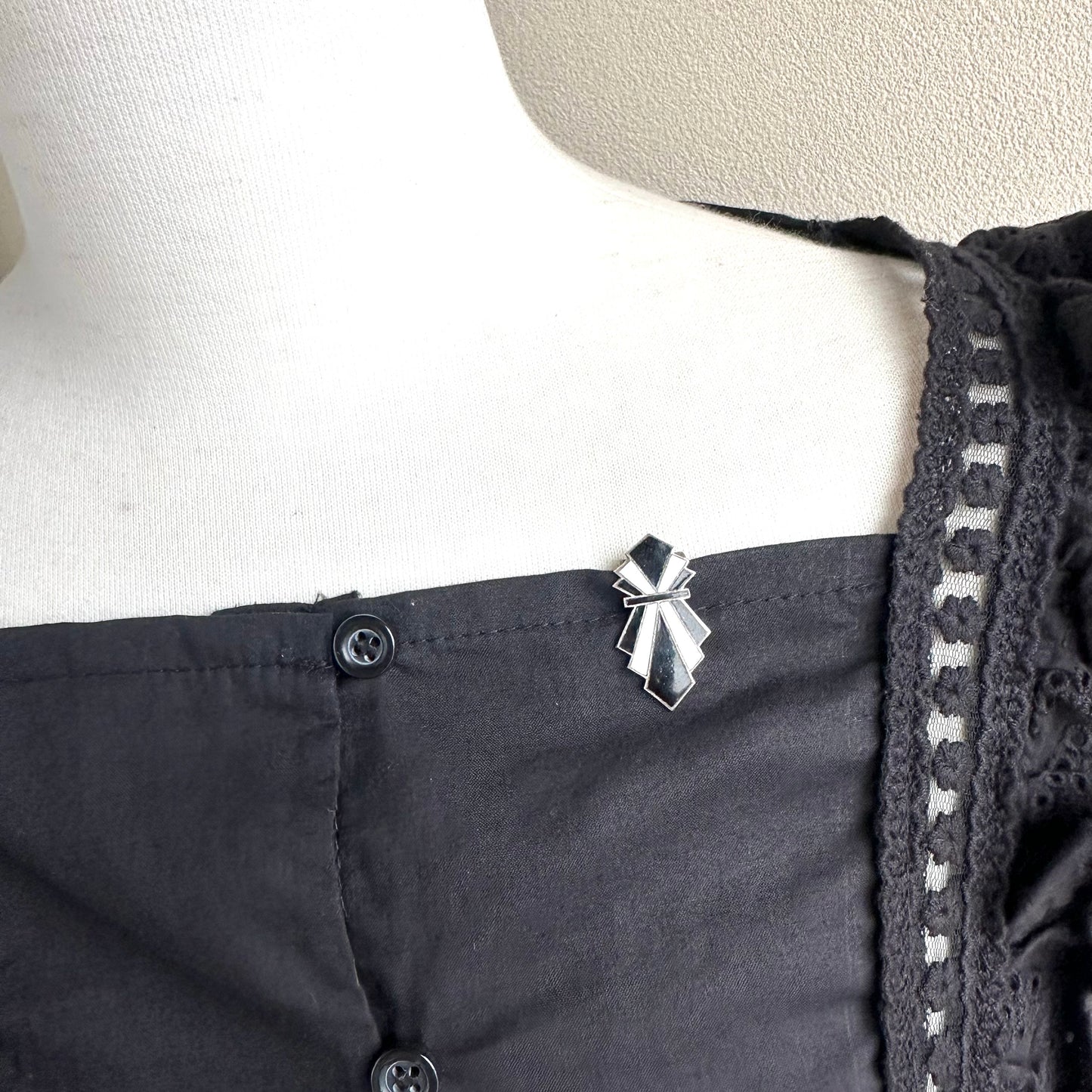 アールデコ ブラック＆ホワイト エナメル ドレスクリップ