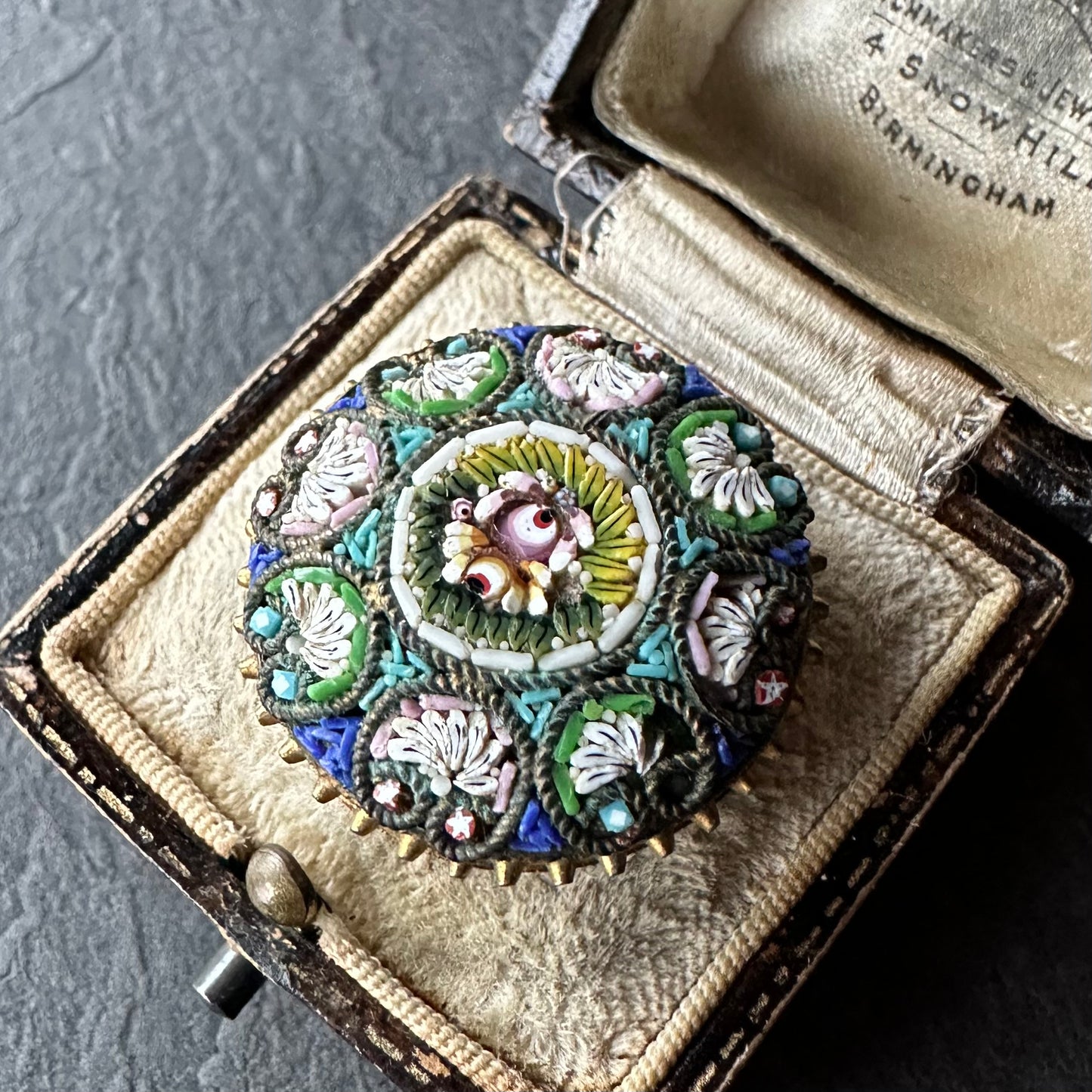 マイクロモザイク ラウンドブローチ①