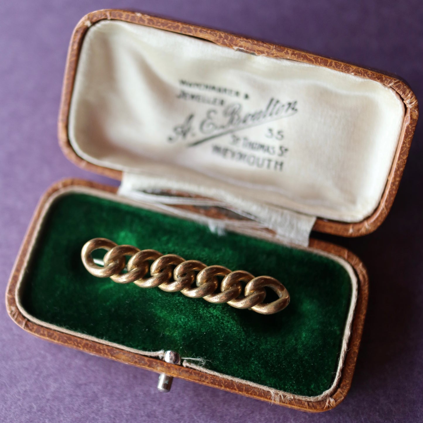 サフラジェット チェーンブローチ