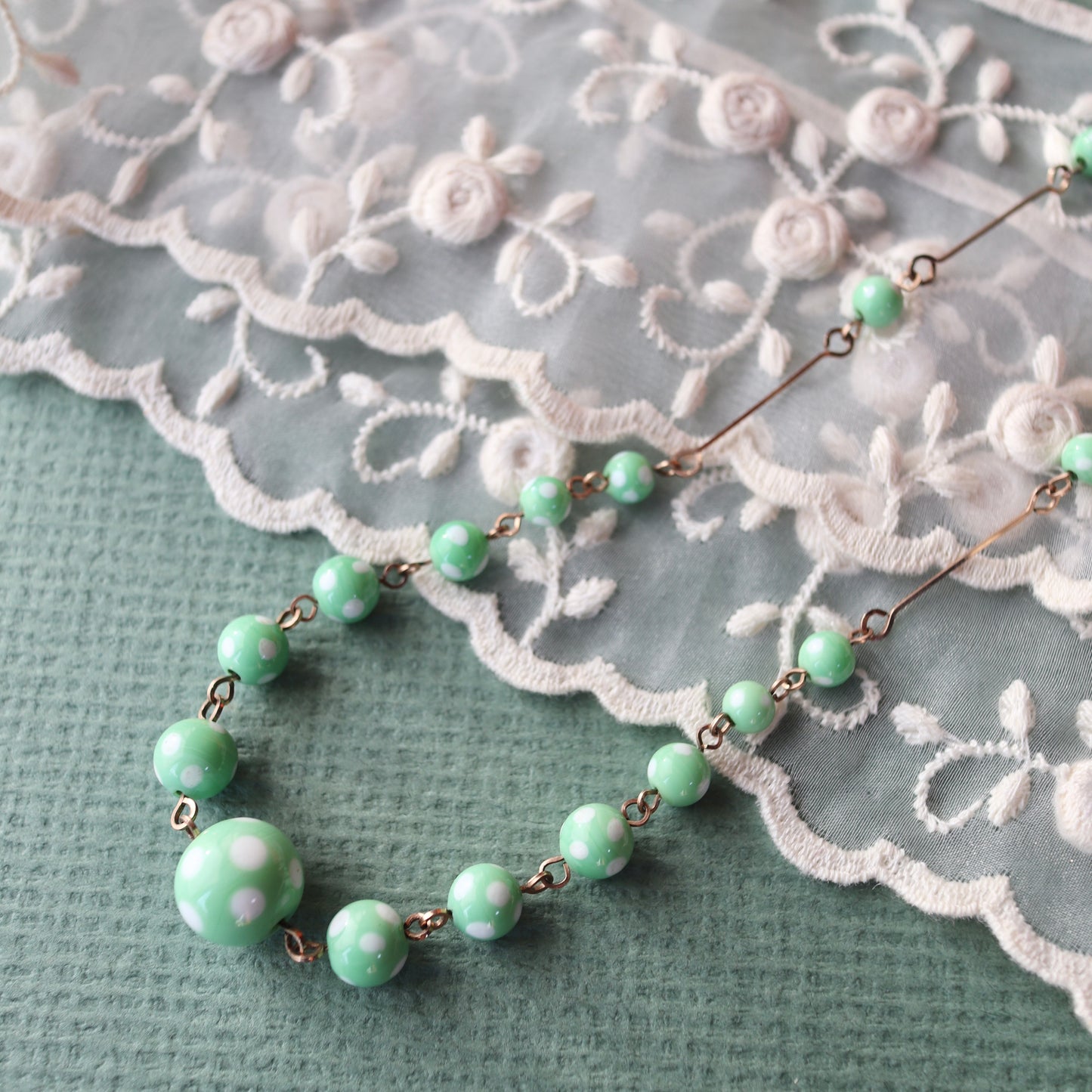 グリーン ポルカドットグラス ヴィンテージネックレス