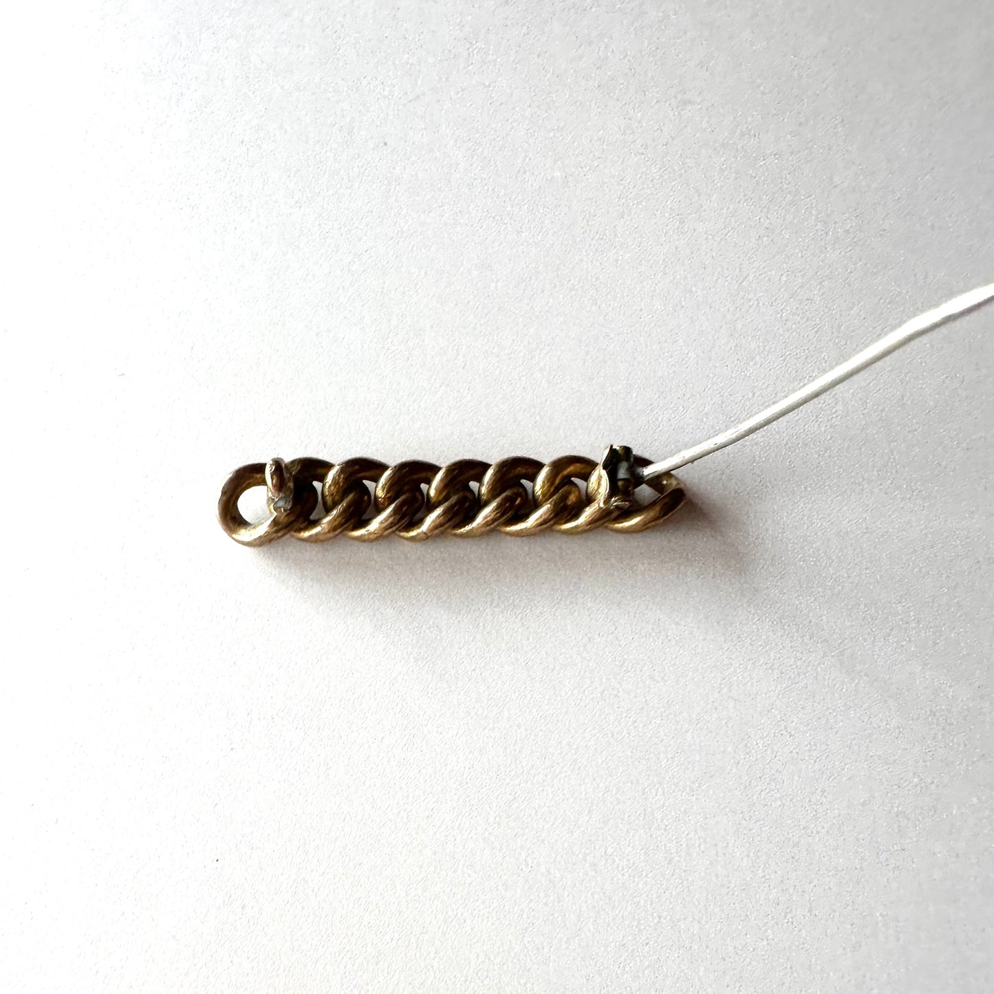 サフラジェット チェーンブローチ