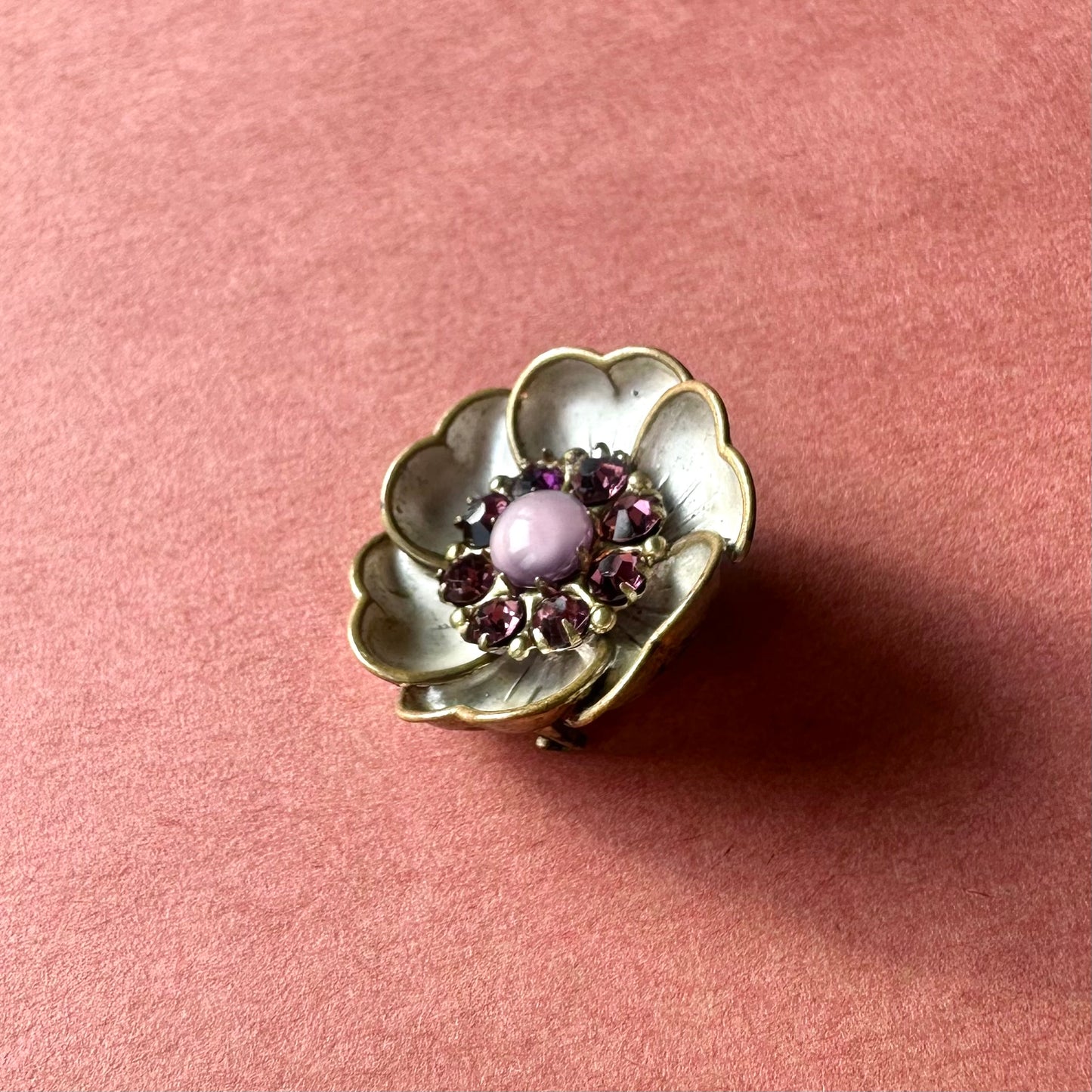 バターカップ パープルブローチ