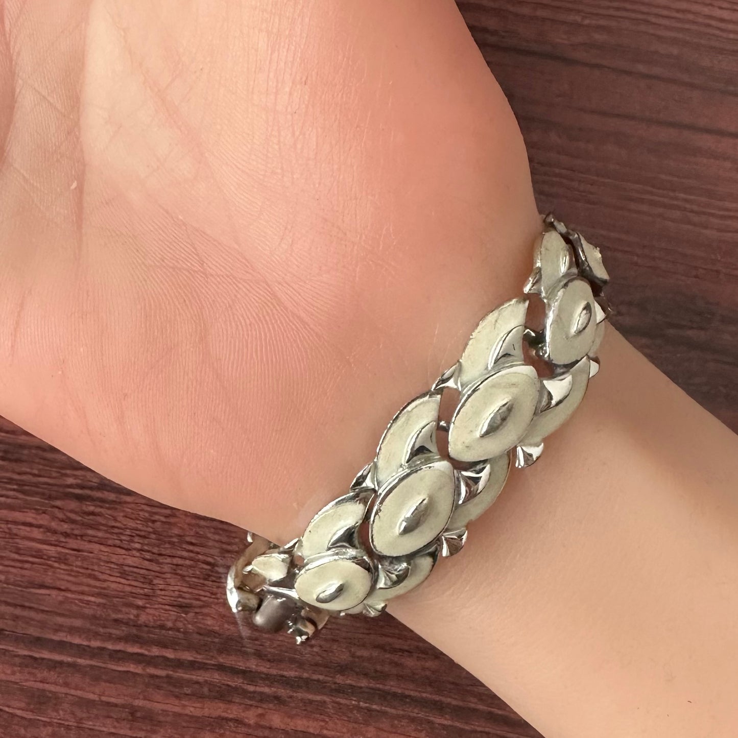 Coro ホワイトエナメル ブレスレット