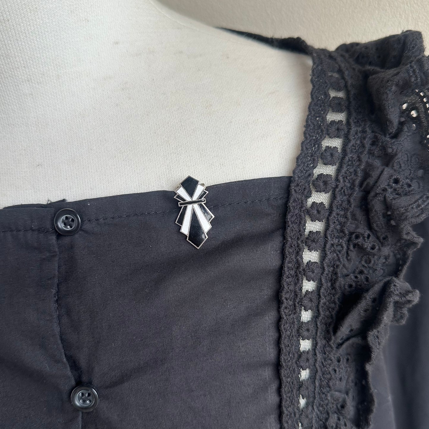 アールデコ ブラック＆ホワイト エナメル ドレスクリップ