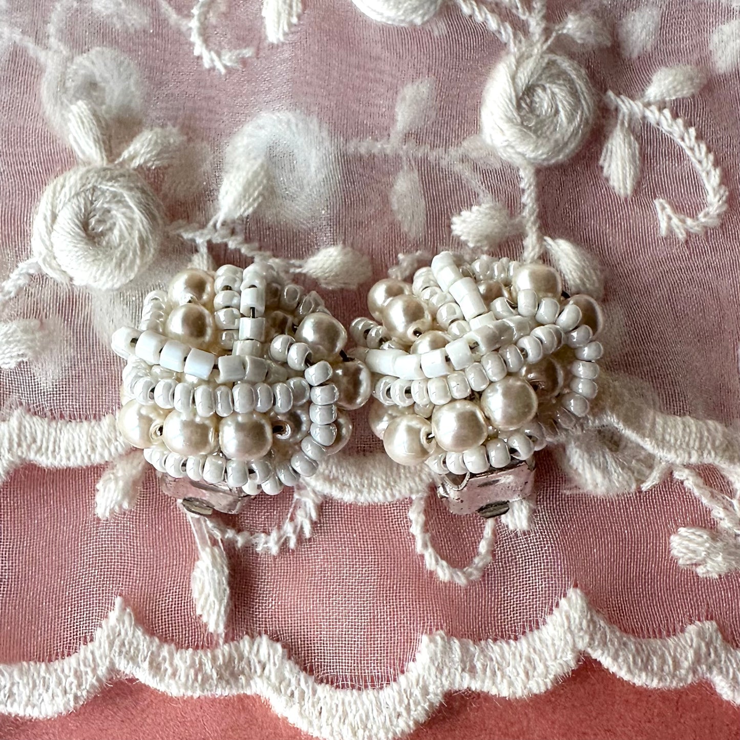 ブレイデッド ホワイトビーズ ヴィンテージイヤリング