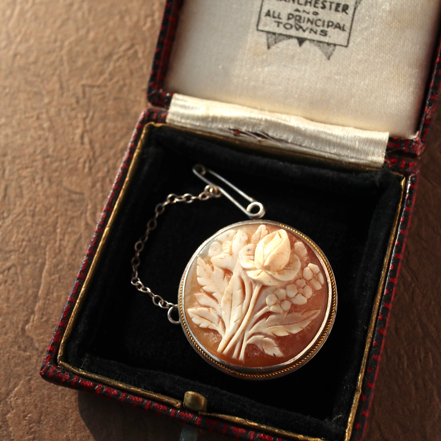 シェルカメオ ラウンド フラワーモチーフブローチ＆ペンダントトップ