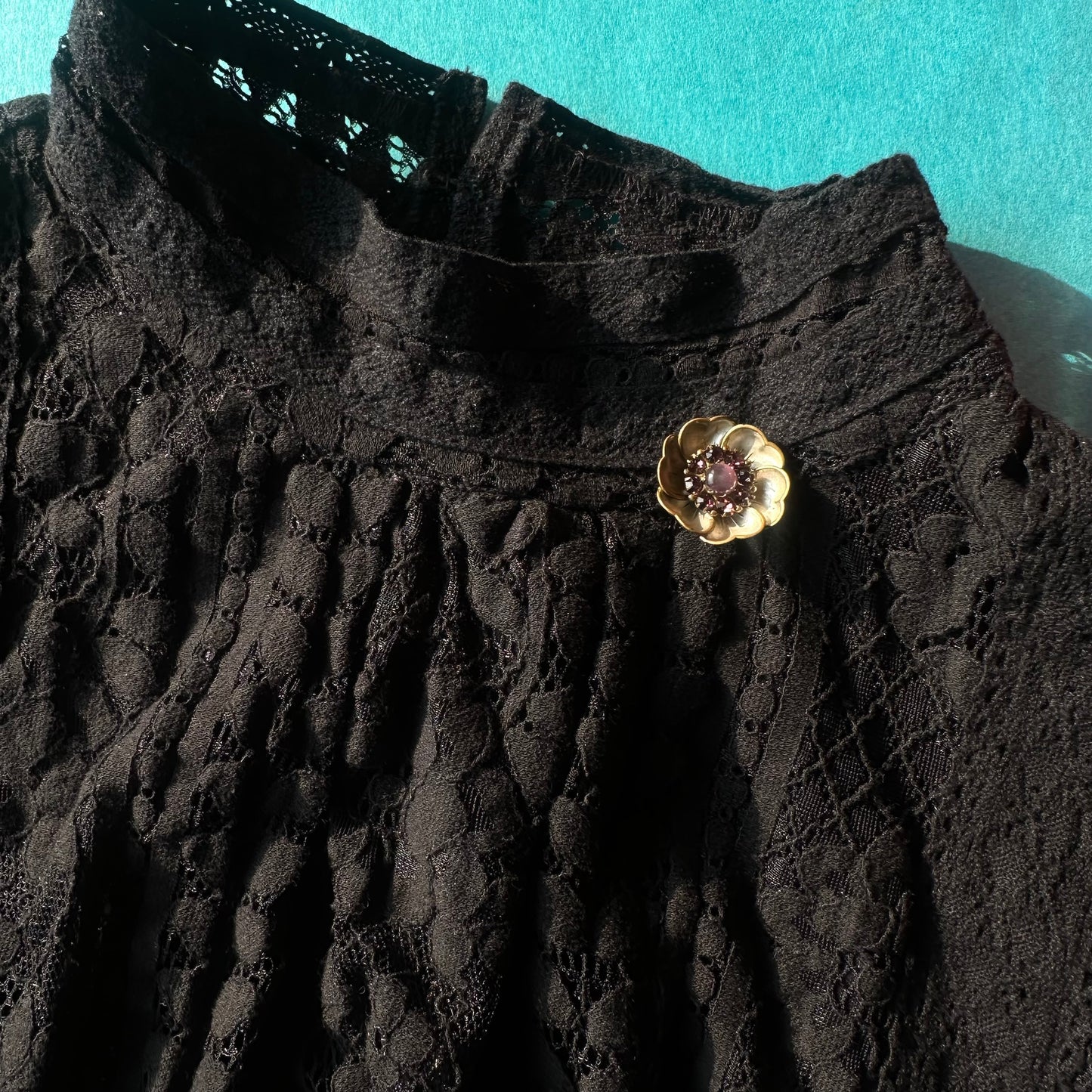 バターカップ パープルブローチ