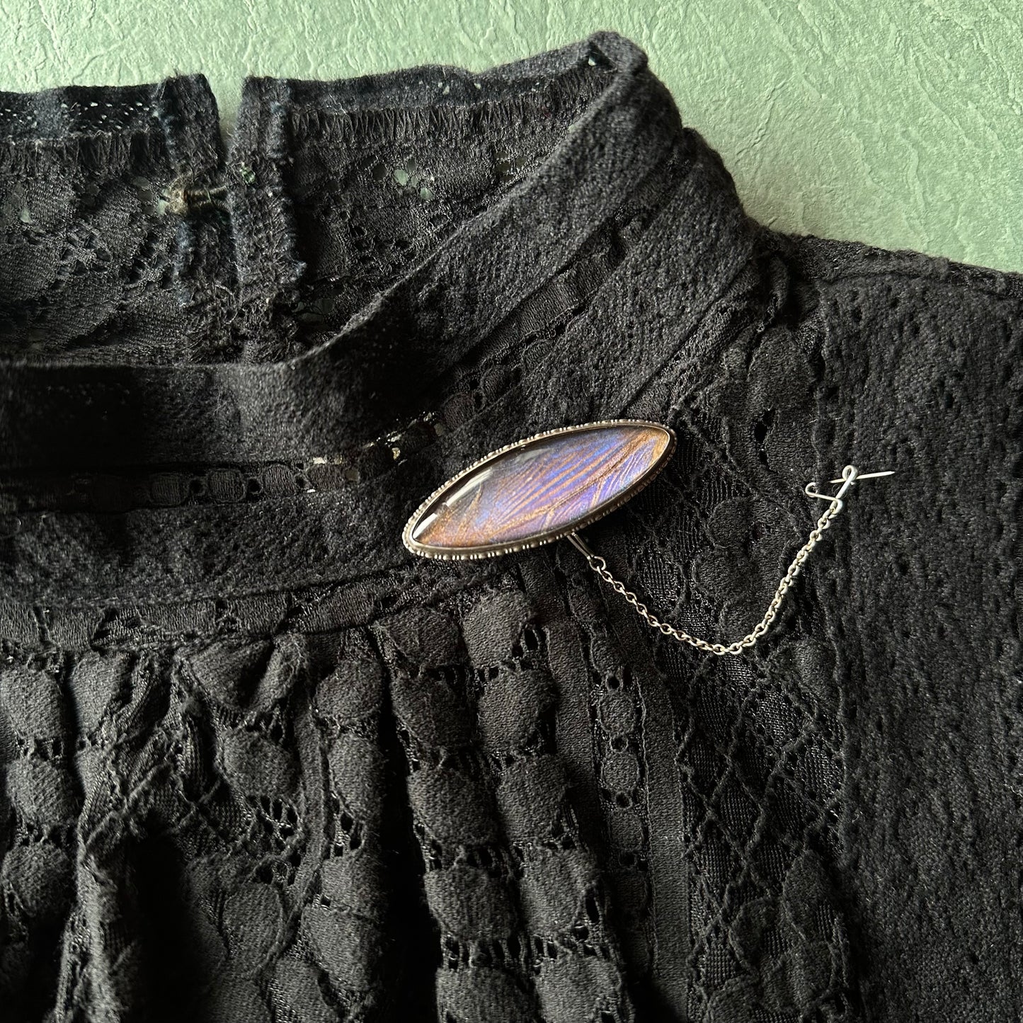 バタフライウィング アイシェイプブローチ ②