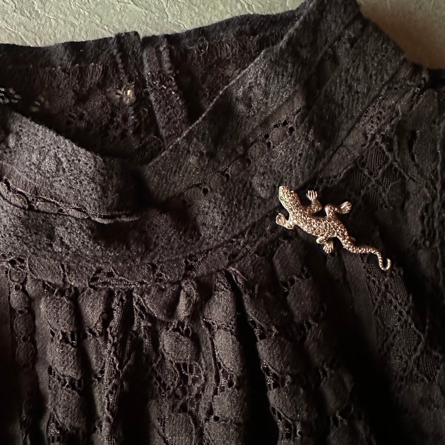 グリーンアイ＆マーカサイト リザード ブローチ