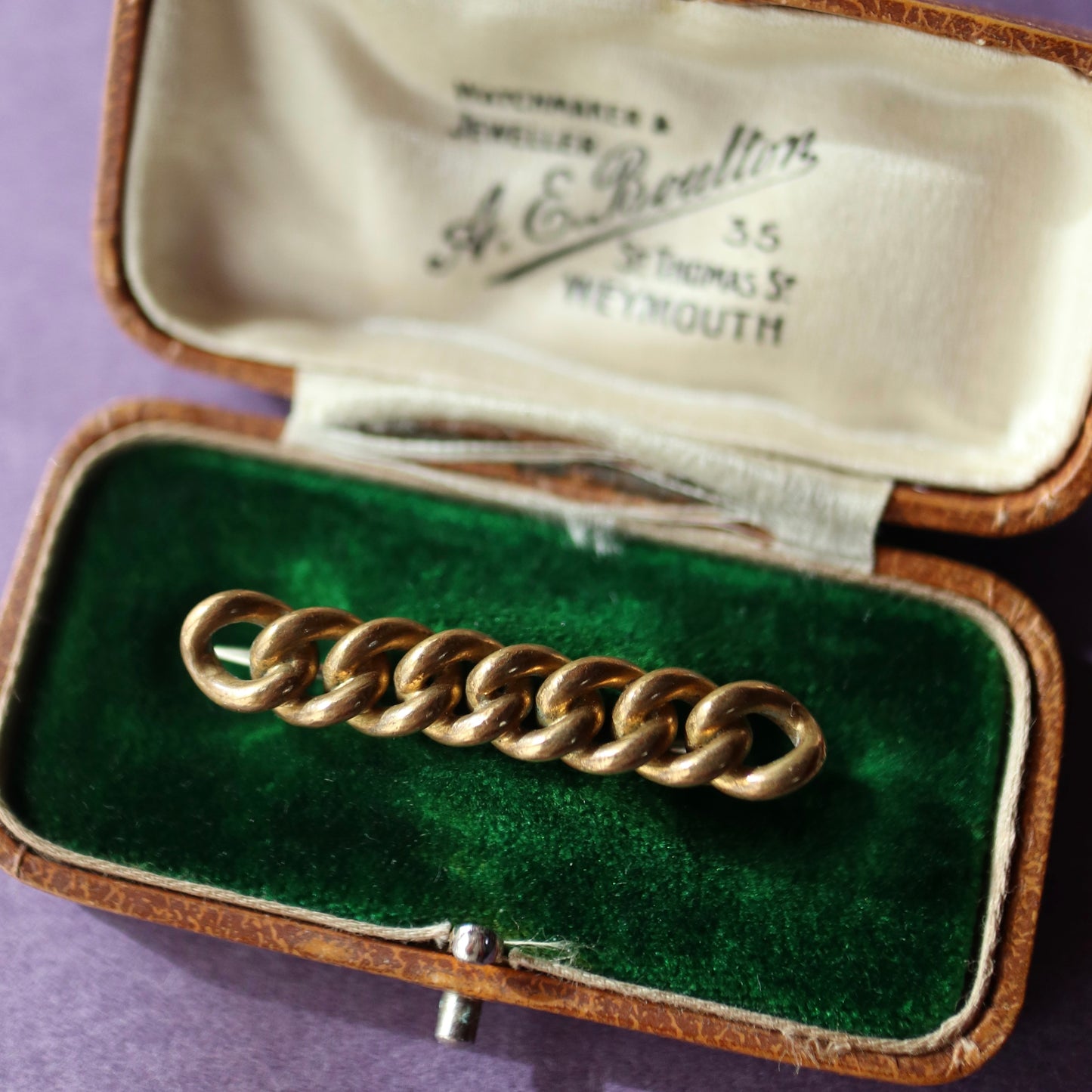 サフラジェット チェーンブローチ