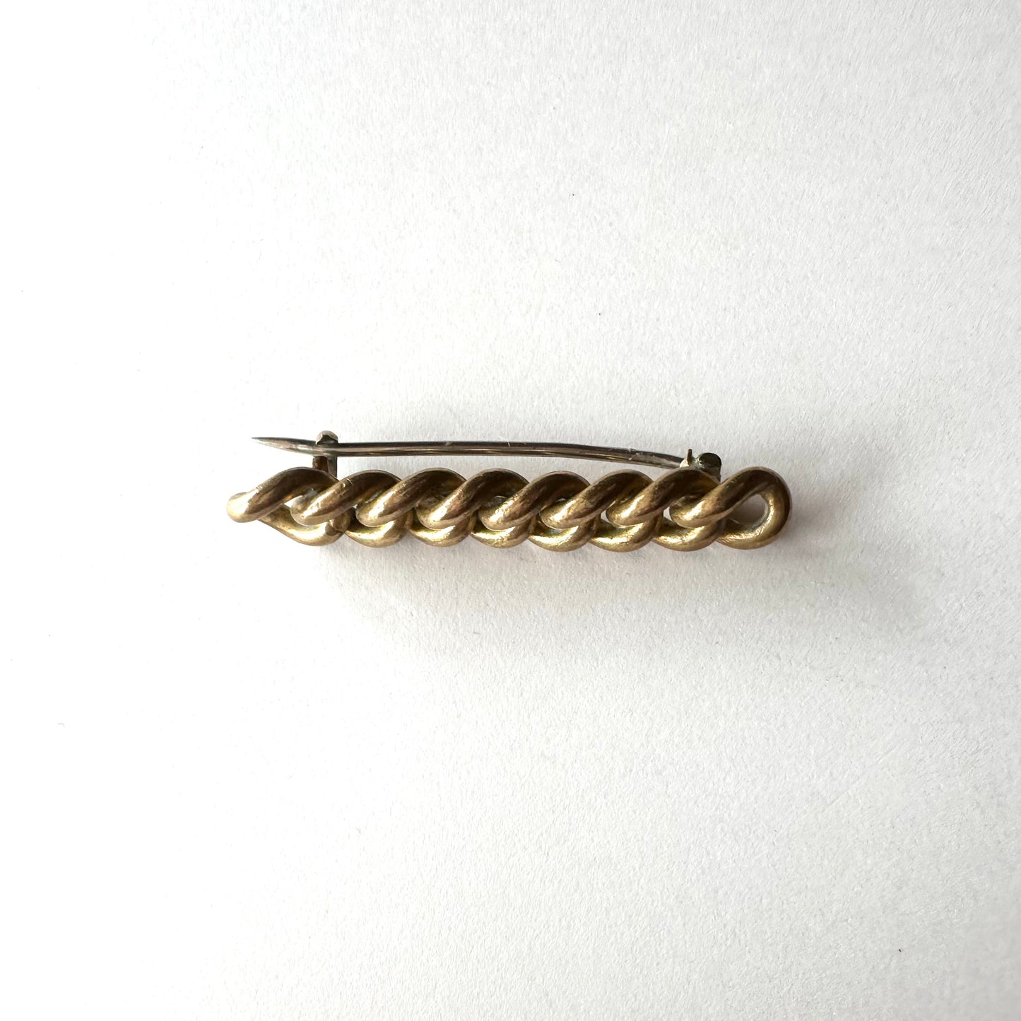 サフラジェット チェーンブローチ