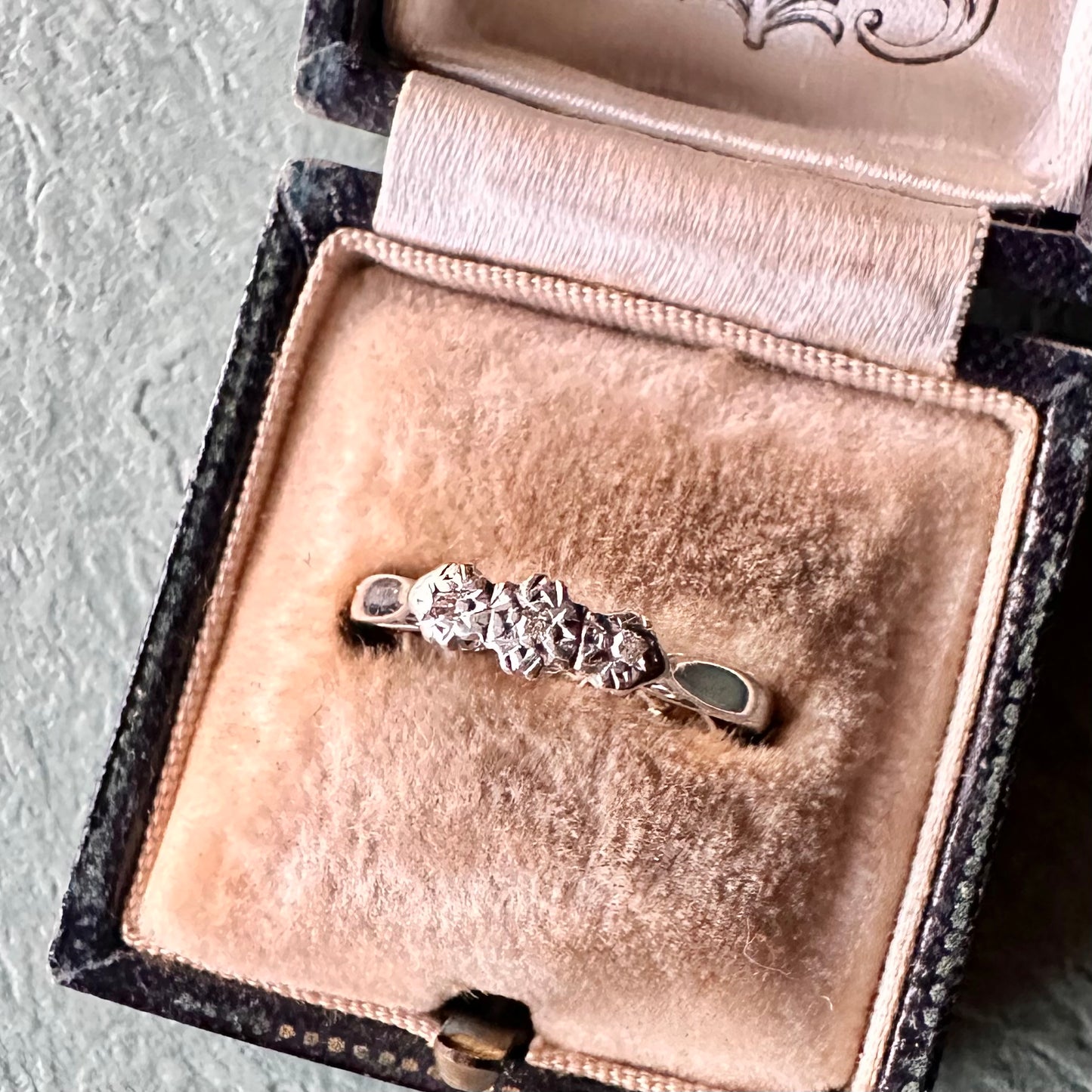 18ctゴールド＆プラチナ アンティーク ダイヤモンド トリロジーリング 11.5号(鑑別書付)