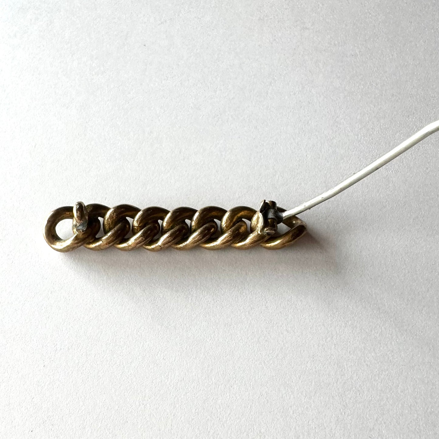 サフラジェット チェーンブローチ