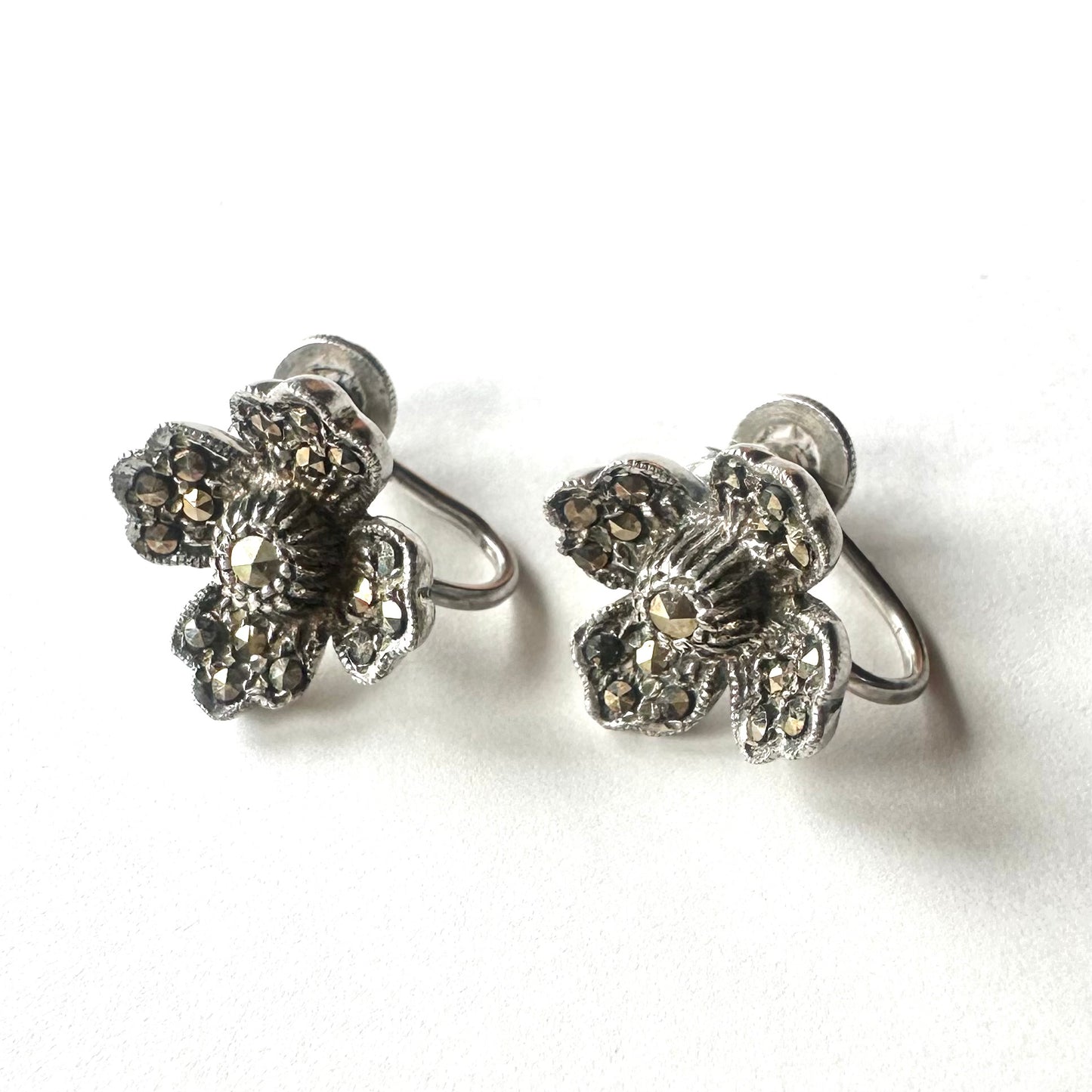 シルバー＆マーカサイト フラワーモチーフイヤリング