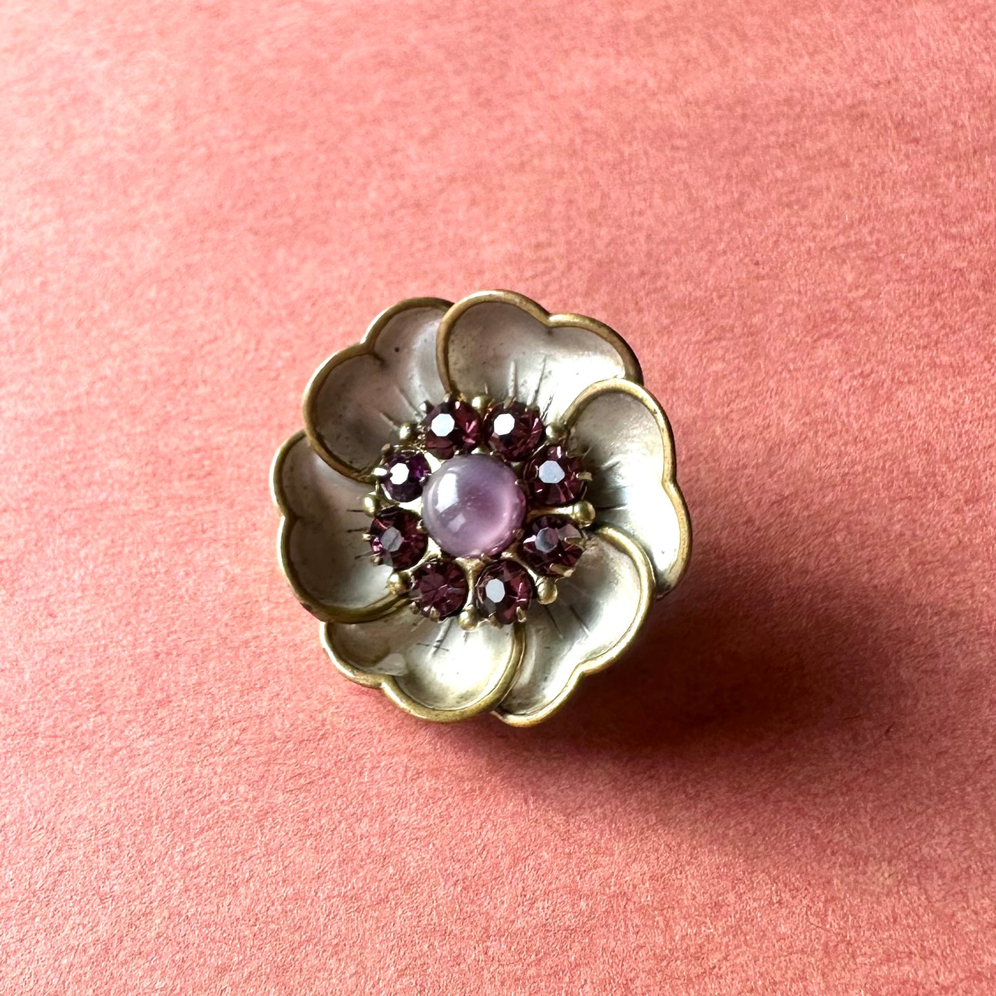 バターカップ パープルブローチ