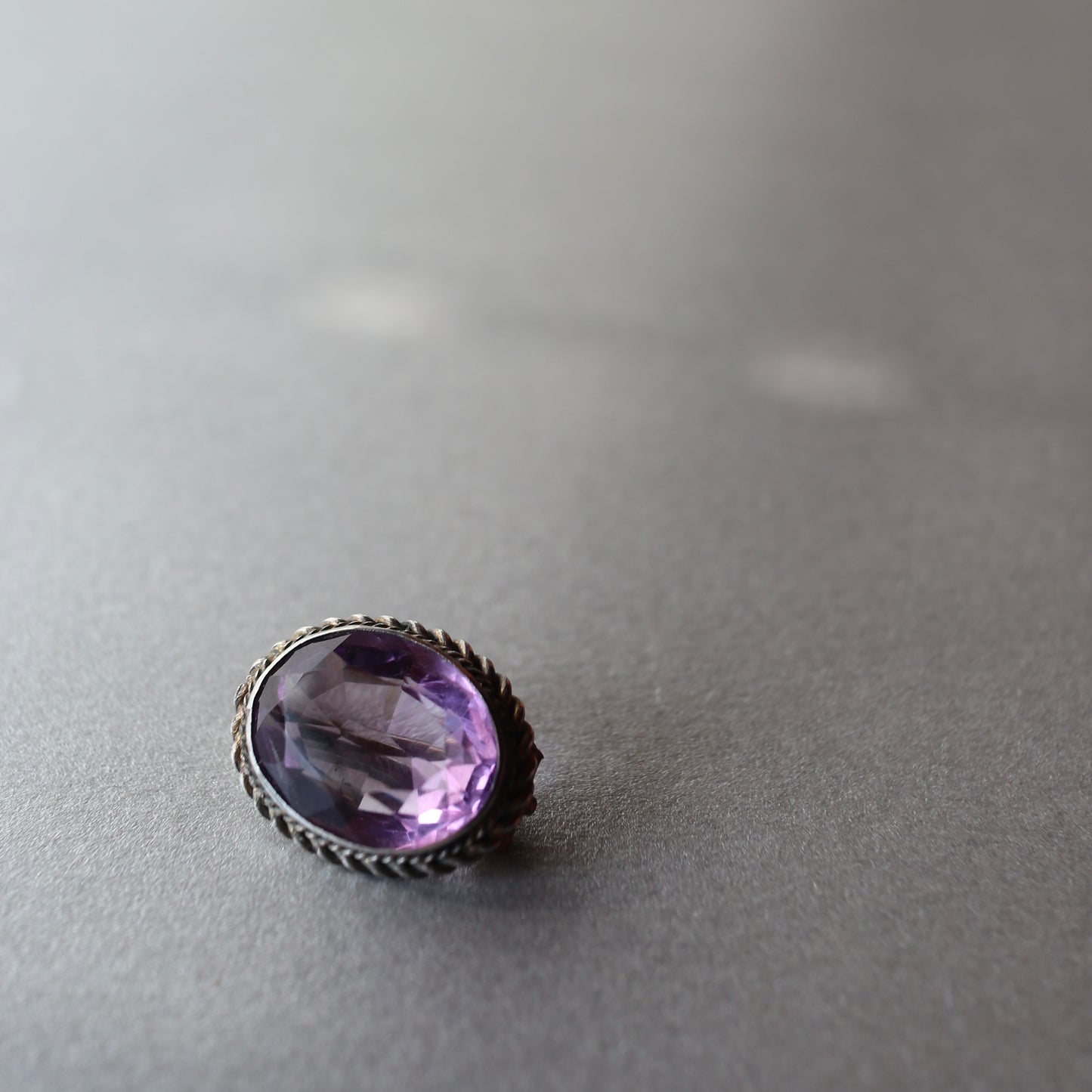 ライラックカラーグラス ミニブローチ