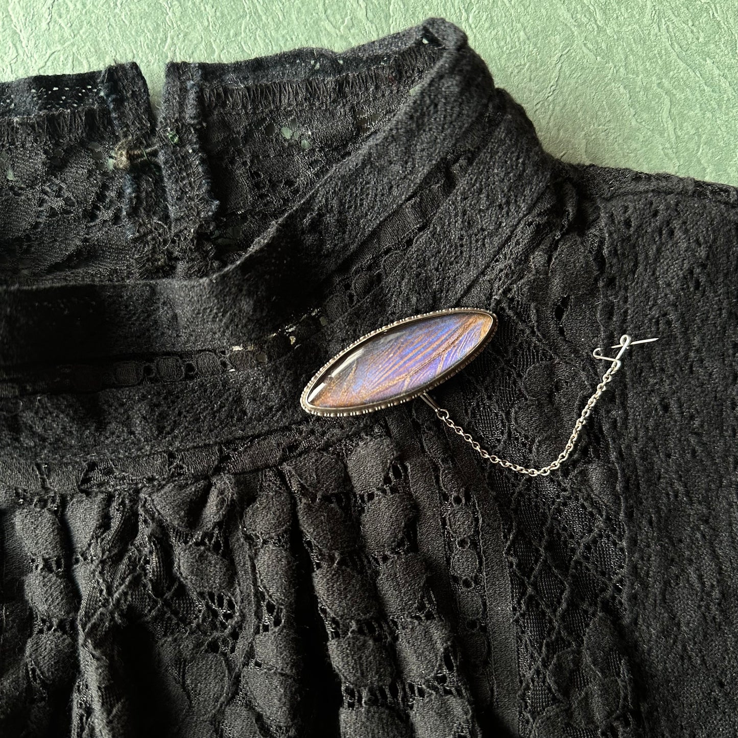 バタフライウィング アイシェイプブローチ ②