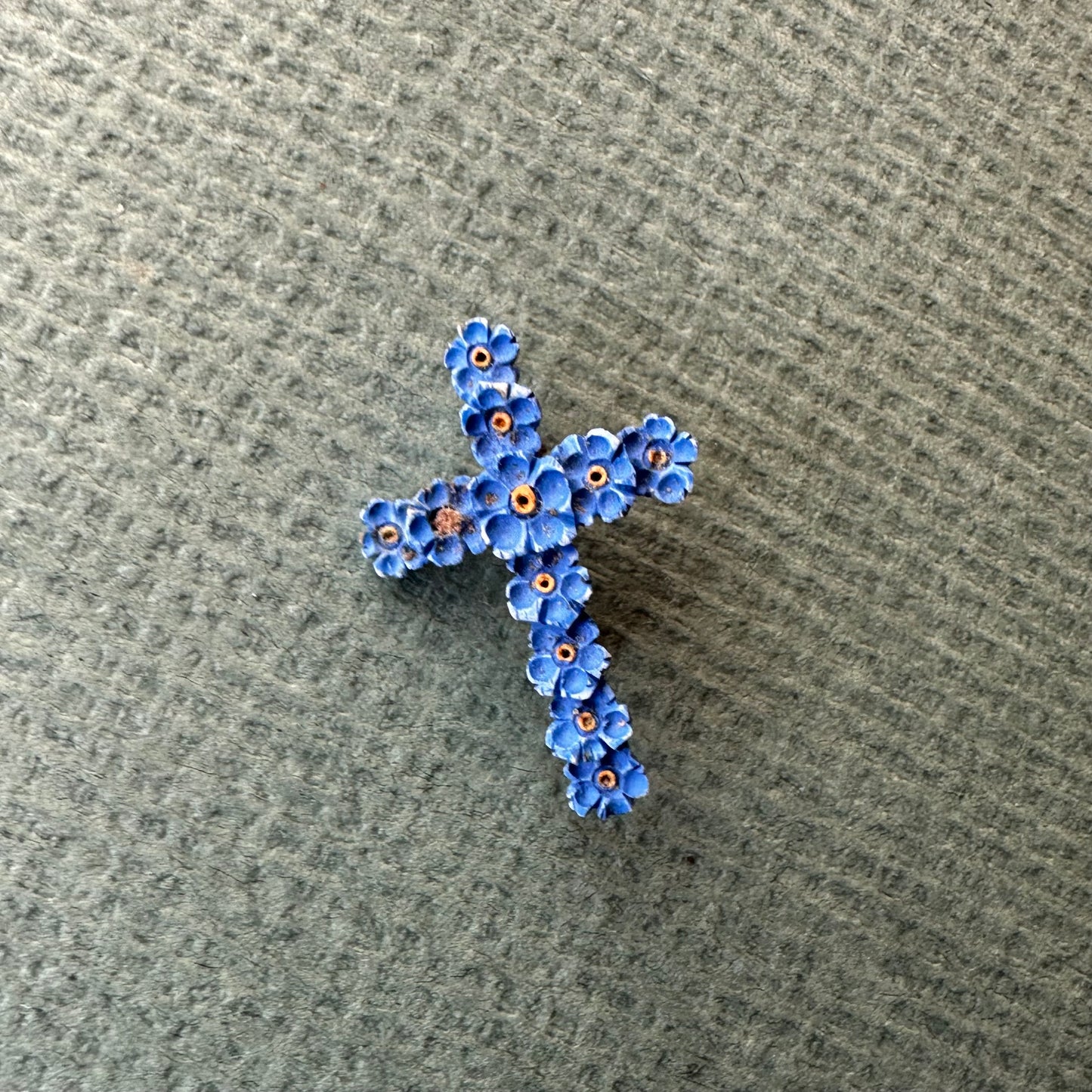 忘れな草 クロス ブローチ