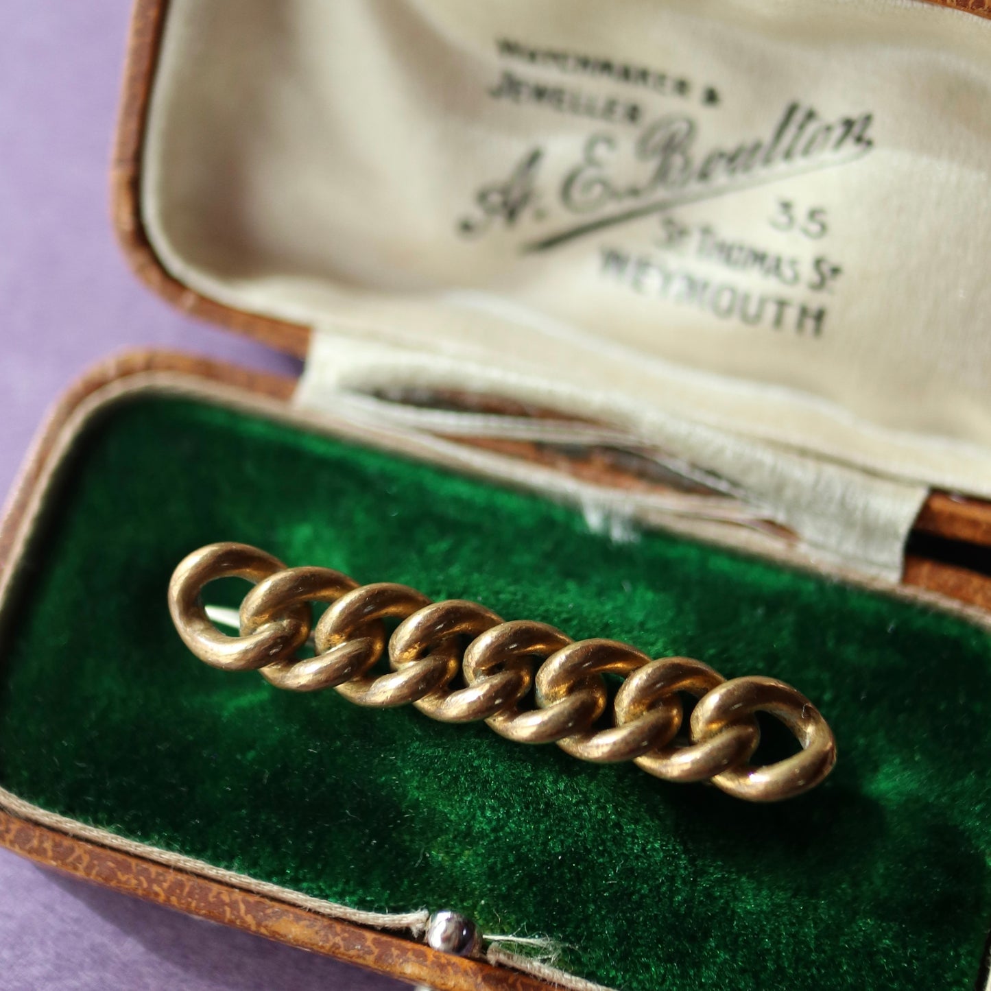 サフラジェット チェーンブローチ