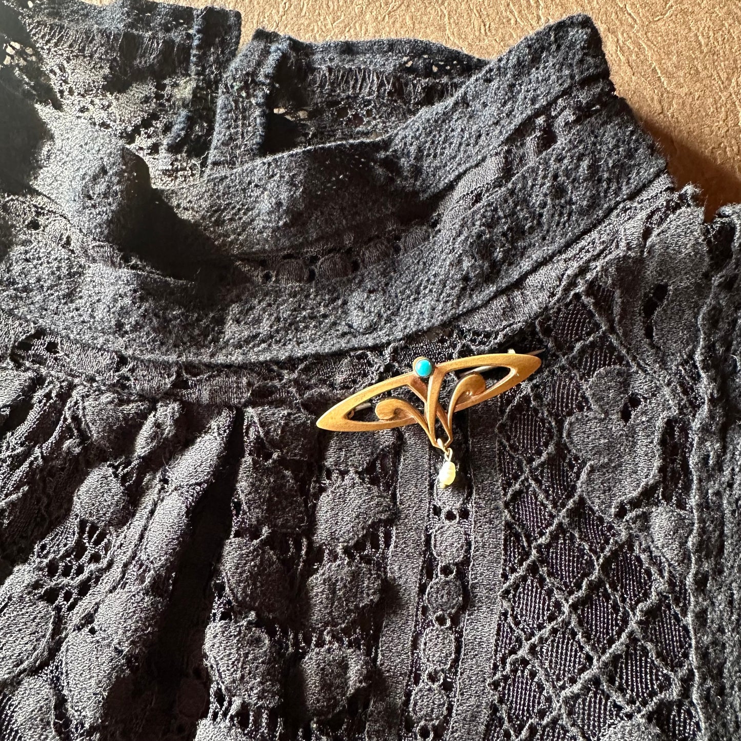 アールヌーヴォー ドロップ ブローチ