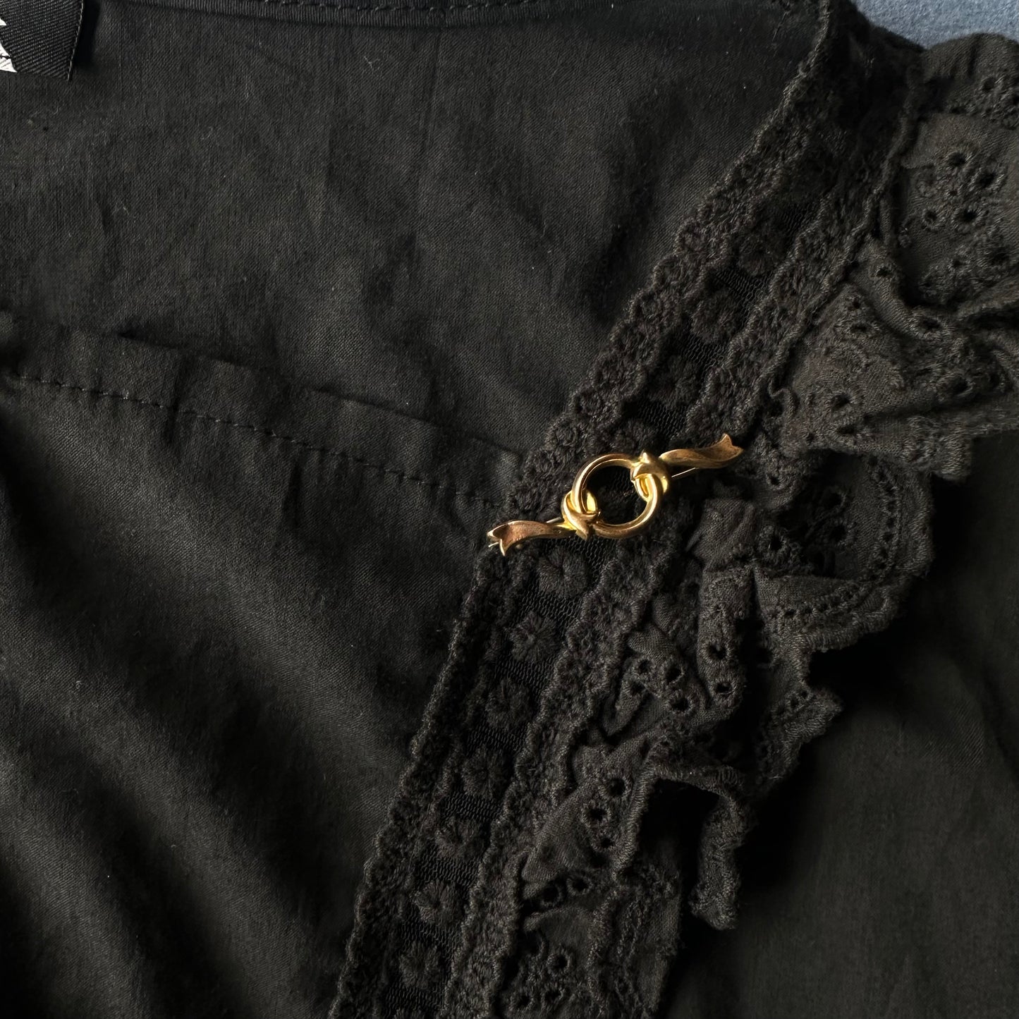 アンティーク リボンモチーフ ブローチ