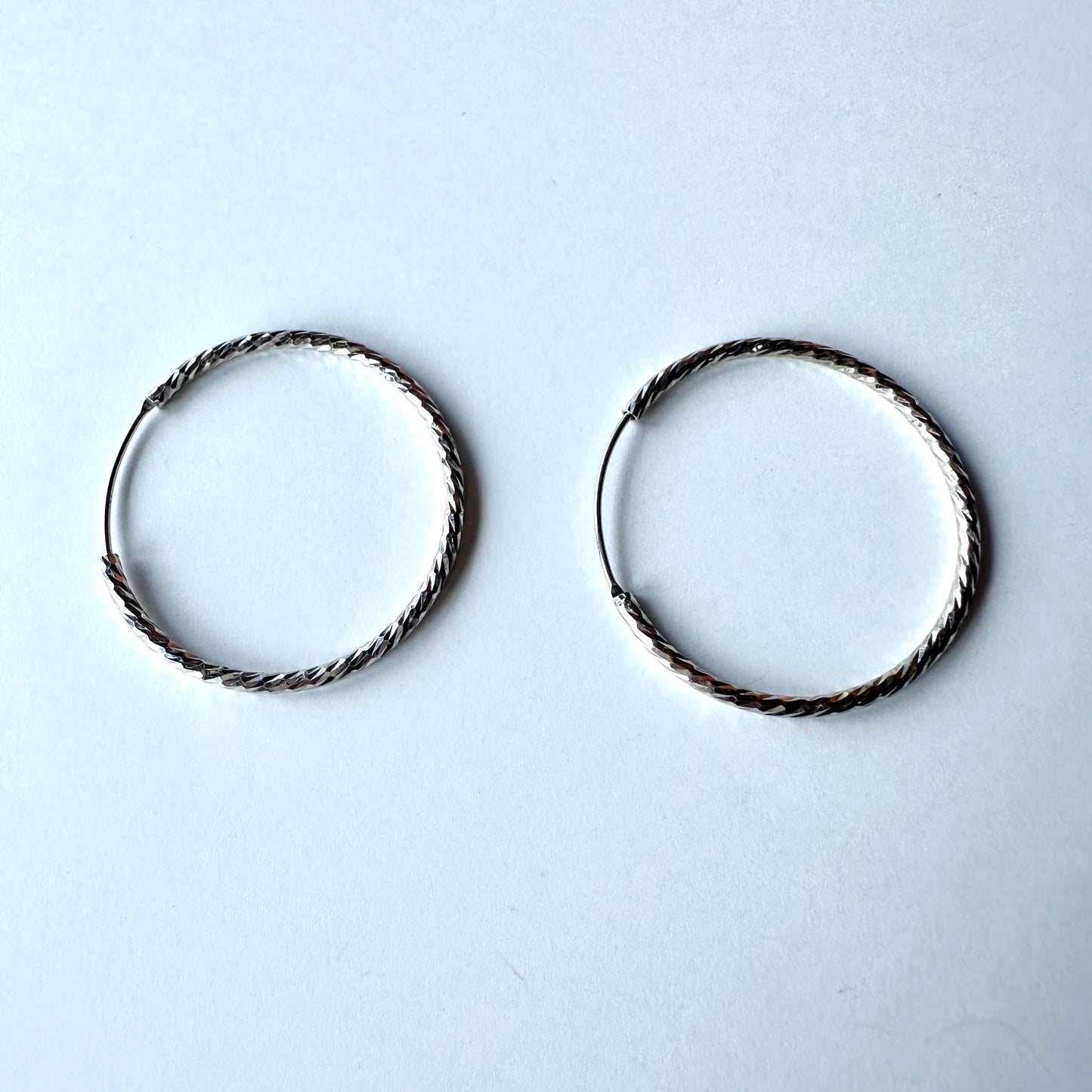スターリングシルバー ファセットカット フープピアス
