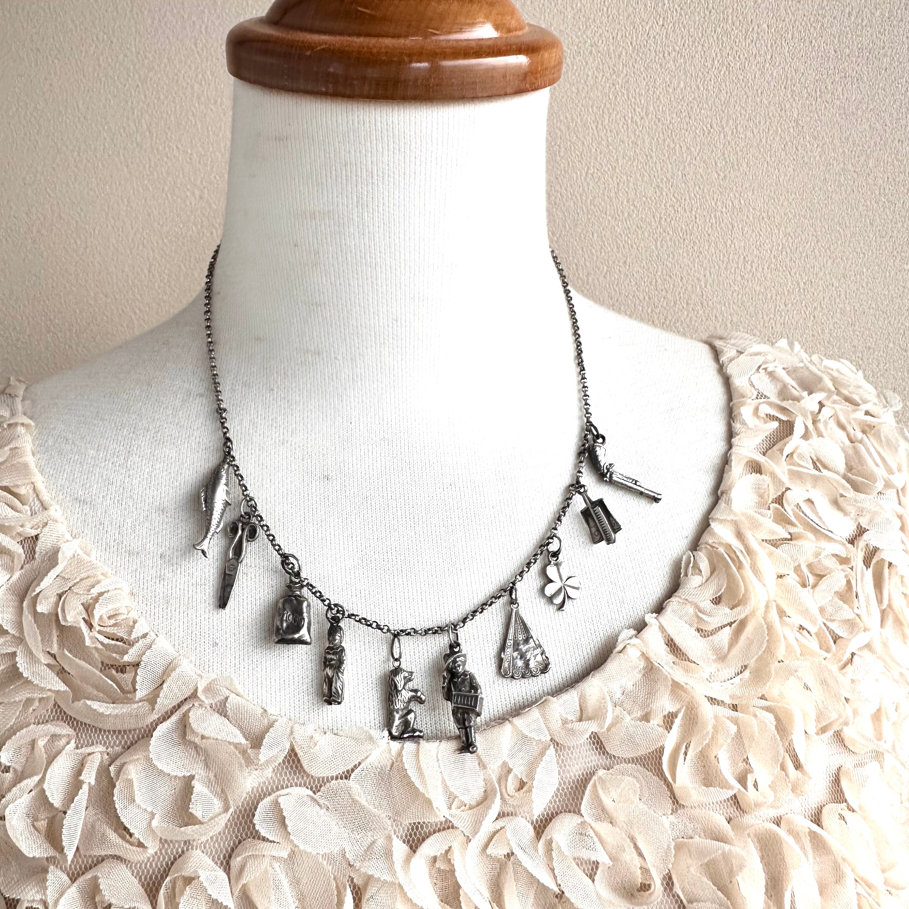 1957年 50's ビンテージ BΣΦ スクールチャーム シルバーネックレス 10点のシルバーチャームのネックレス – Amelie Antique