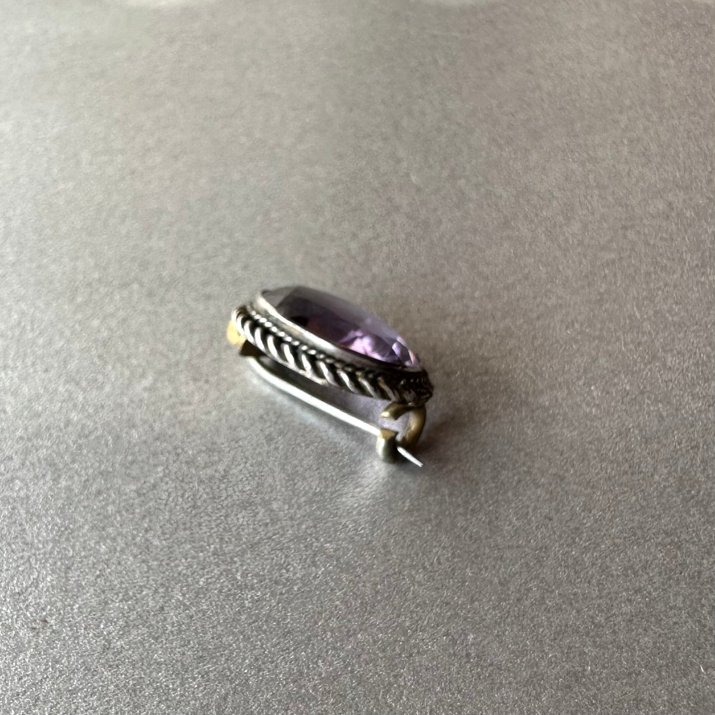 ライラックカラーグラス ミニブローチ