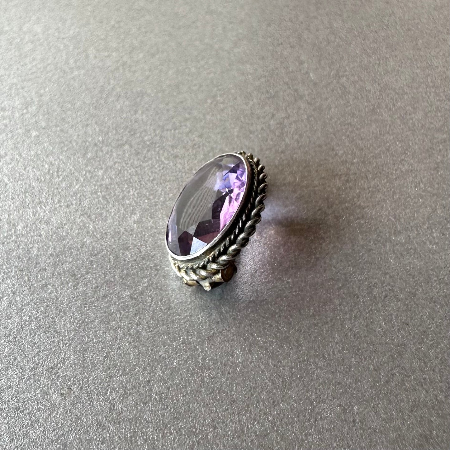 ライラックカラーグラス ミニブローチ