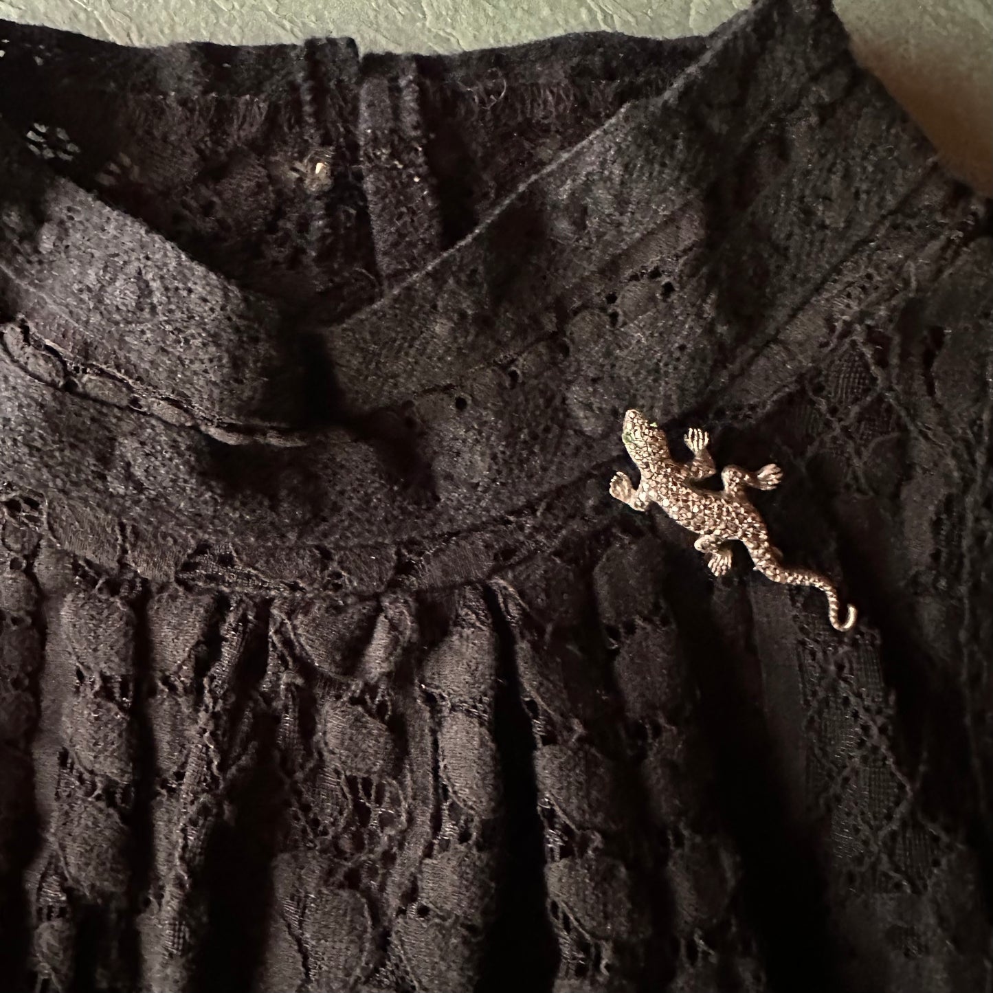 グリーンアイ＆マーカサイト リザード ブローチ