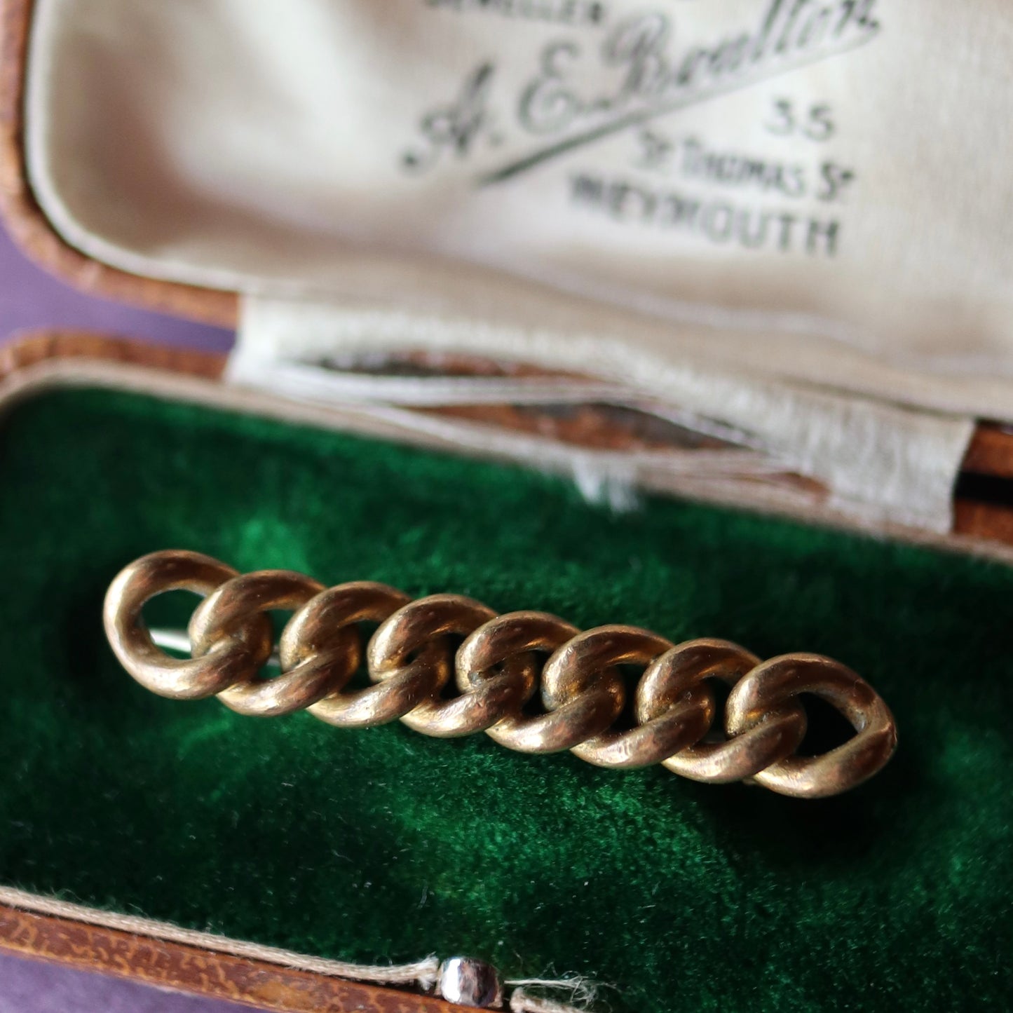 サフラジェット チェーンブローチ