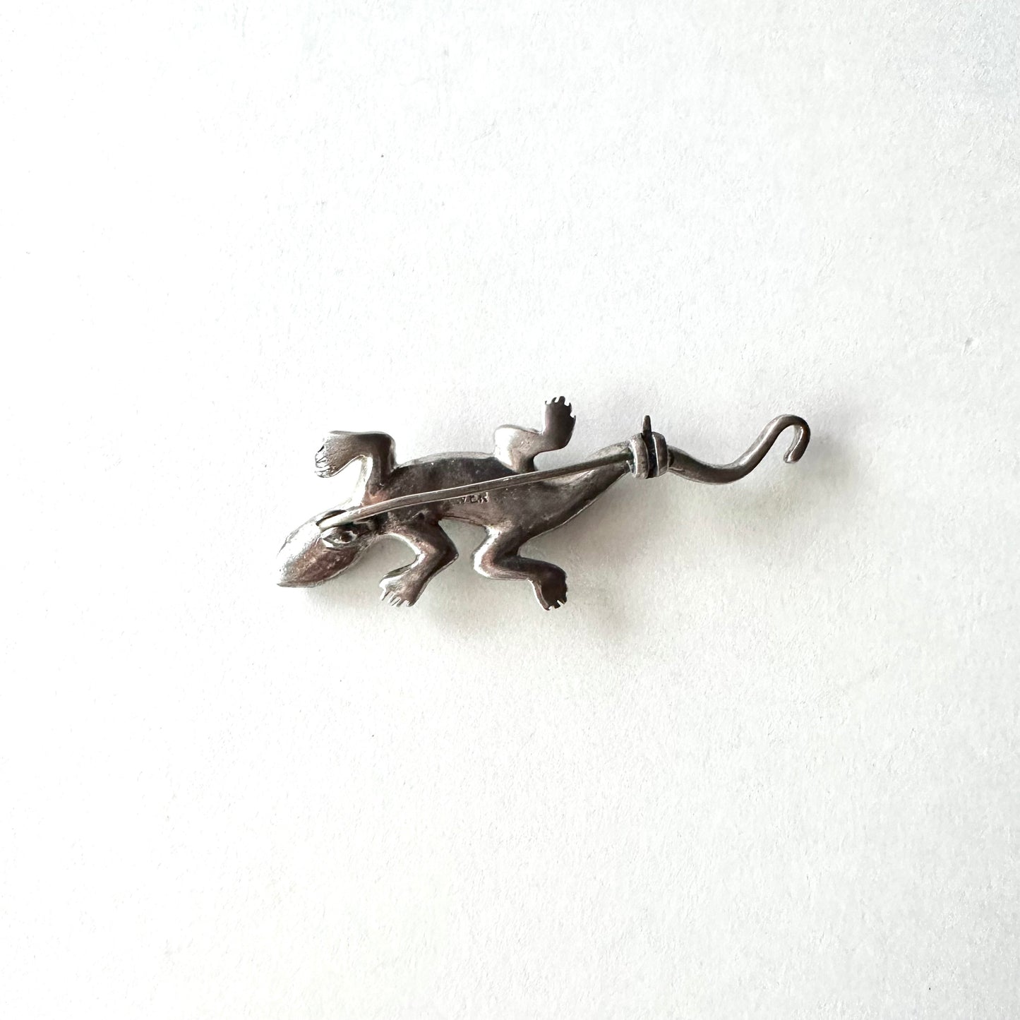 グリーンアイ＆マーカサイト リザード ブローチ