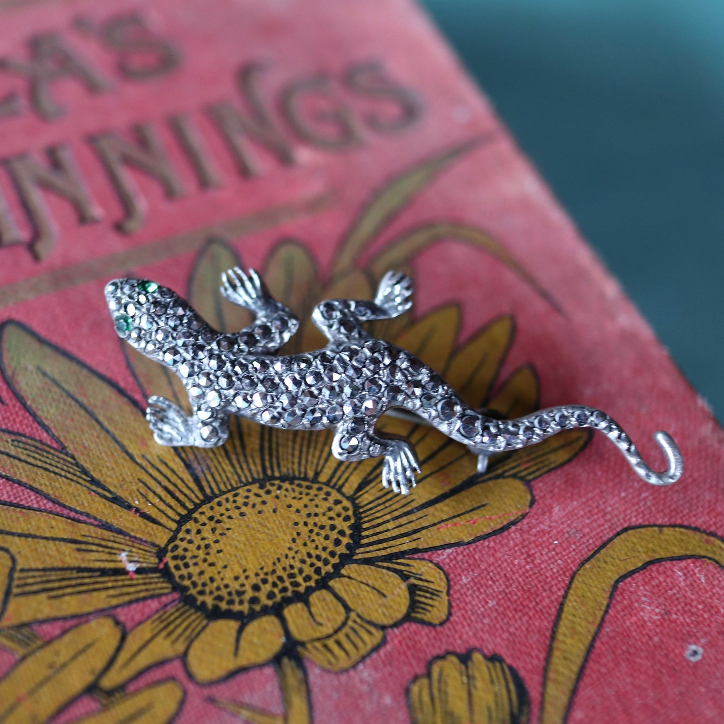 グリーンアイ＆マーカサイト リザード ブローチ