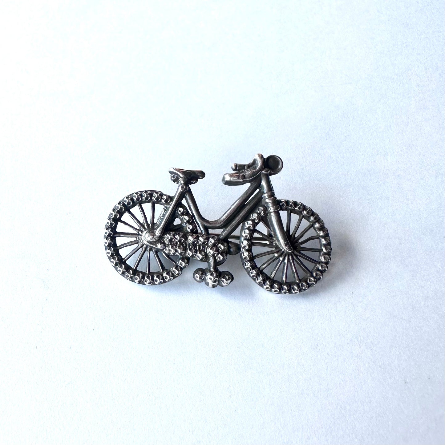 自転車 アンティークブローチ