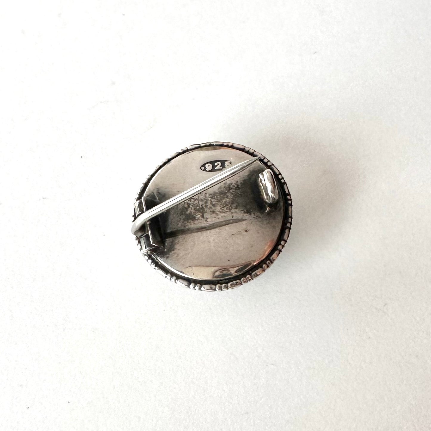 バタフライウィング ラウンド ミニブローチ