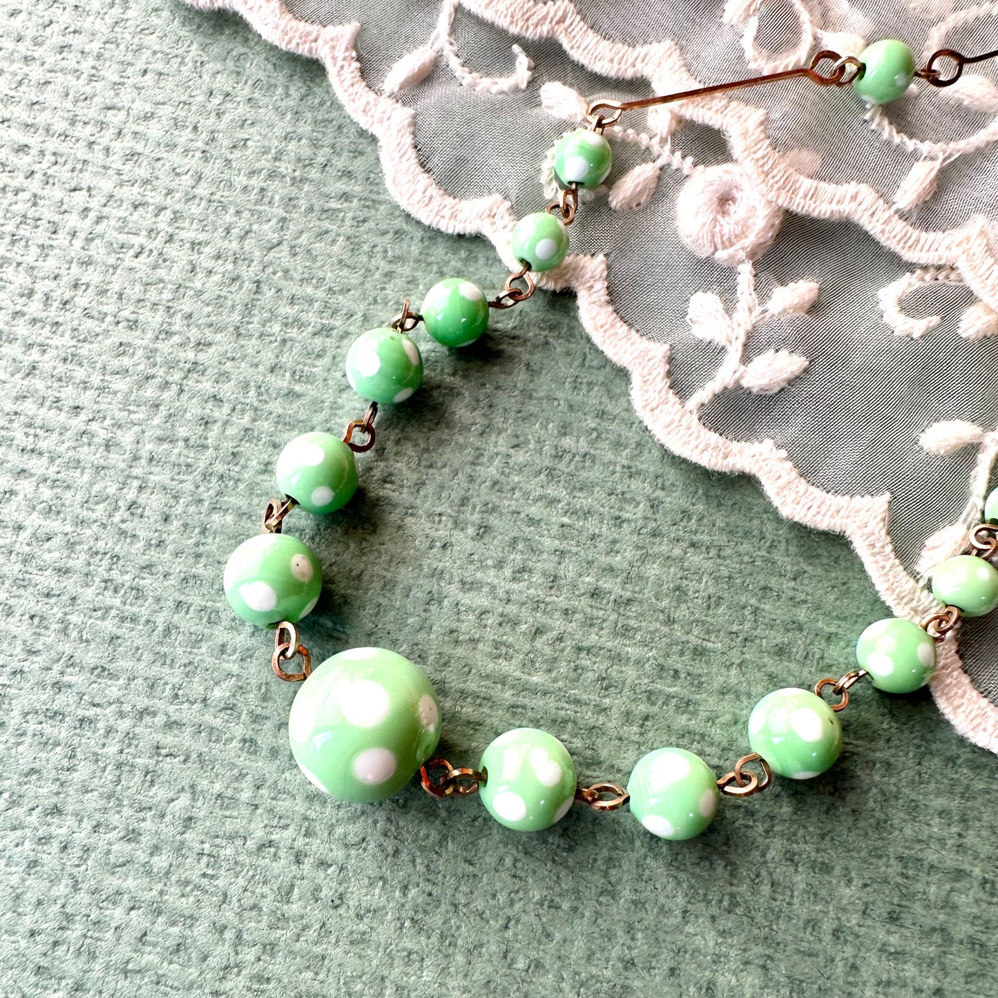 グリーン ポルカドットグラス ヴィンテージネックレス