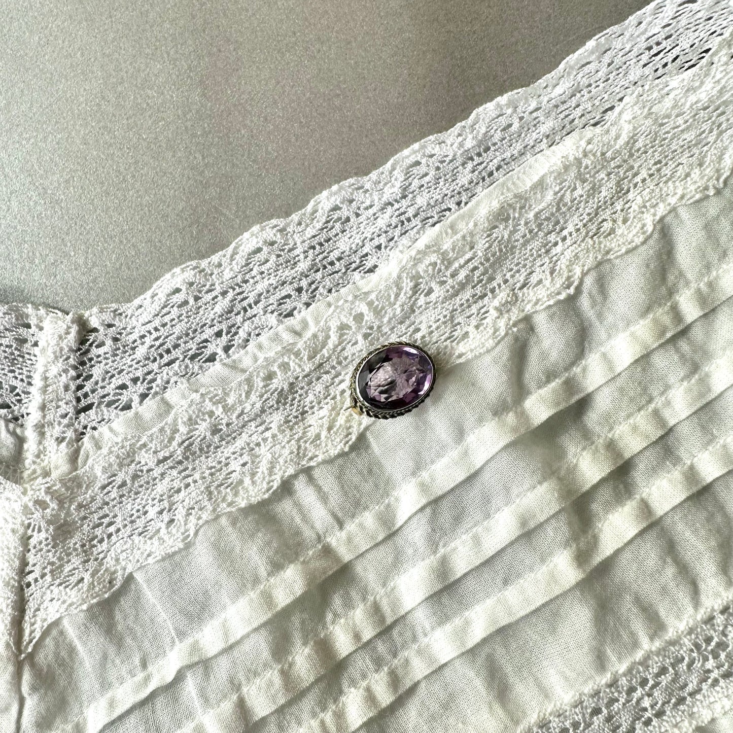 ライラックカラーグラス ミニブローチ